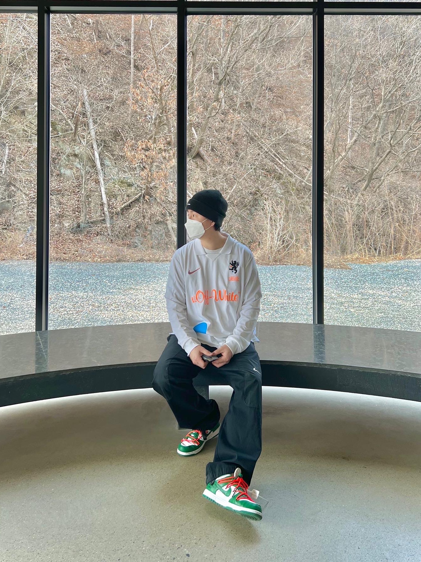 Supreme New Era Swarovski S Logo Beanie Black - 21SS, Nike x Off-White NRG Pants Black 착용 스타일 - 1