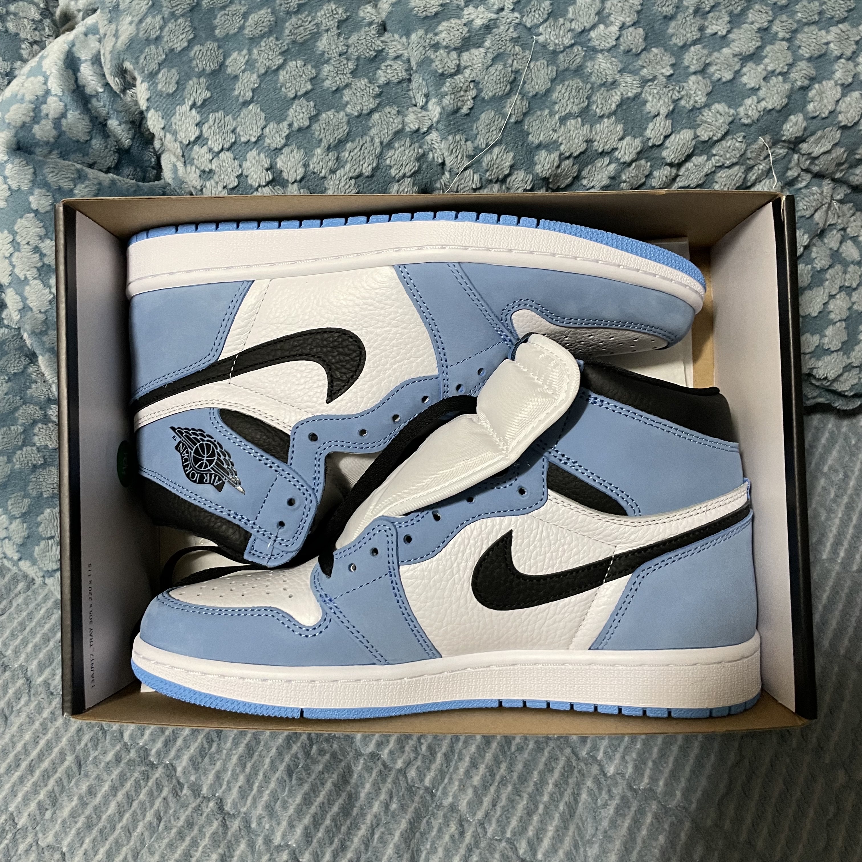 Jordan 1 Retro High OG University Blue 착용 스타일