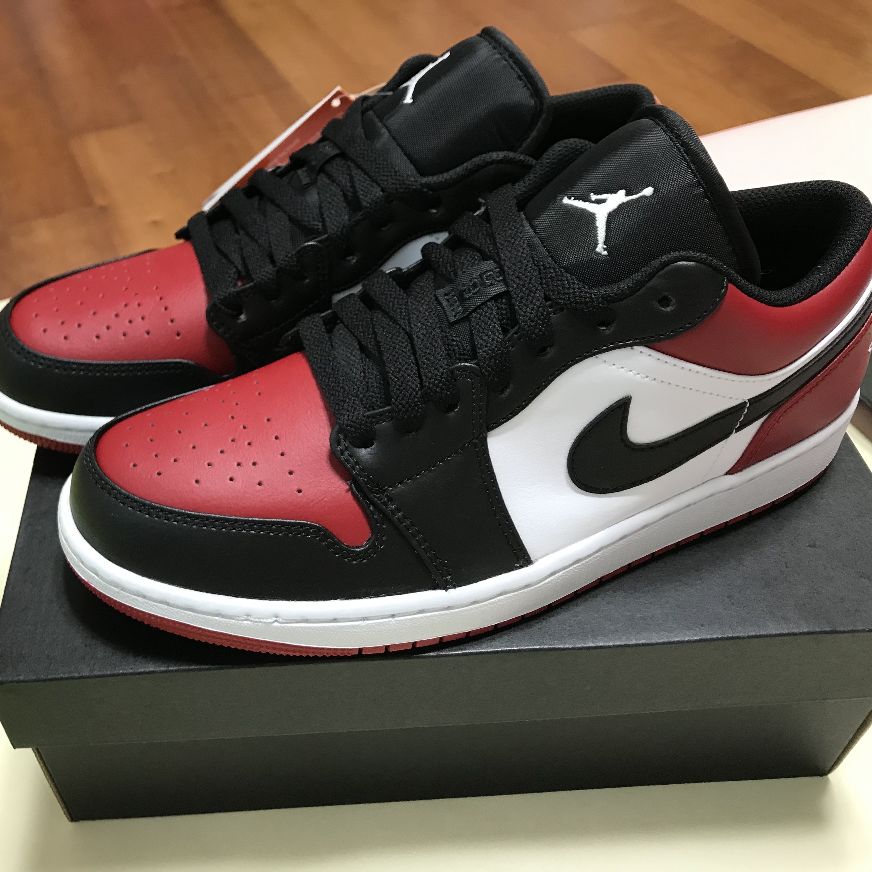 Jordan 1 Low Bred Toe 착용 스타일 - 5