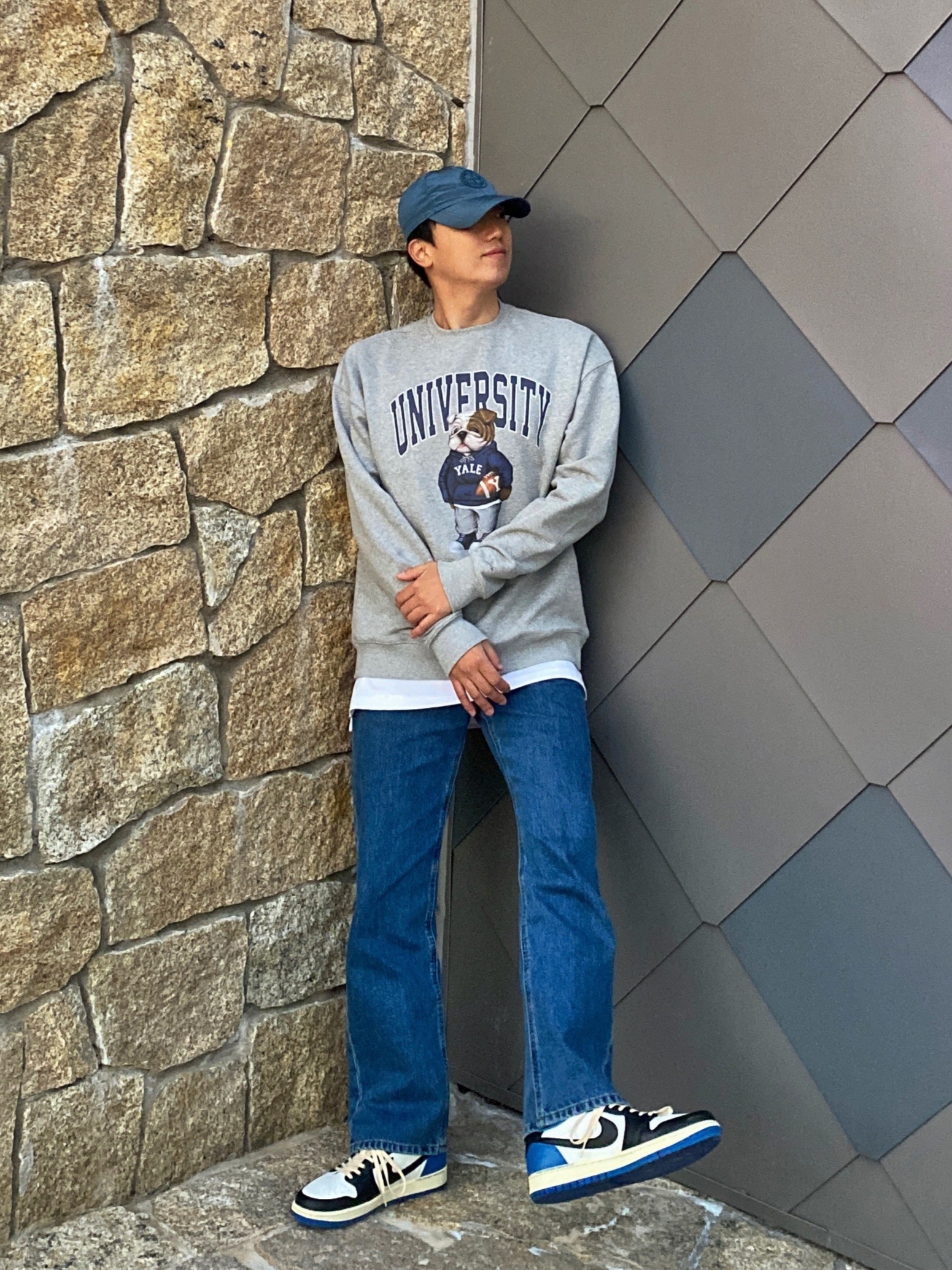 Jordan 1 x Travis Scott x Fragment Retro Low OG SP Military Blue, Stone Island 99576 Nylon Metal 6-Panel Cap Cobalt Blue - 21FW 착용 스타일