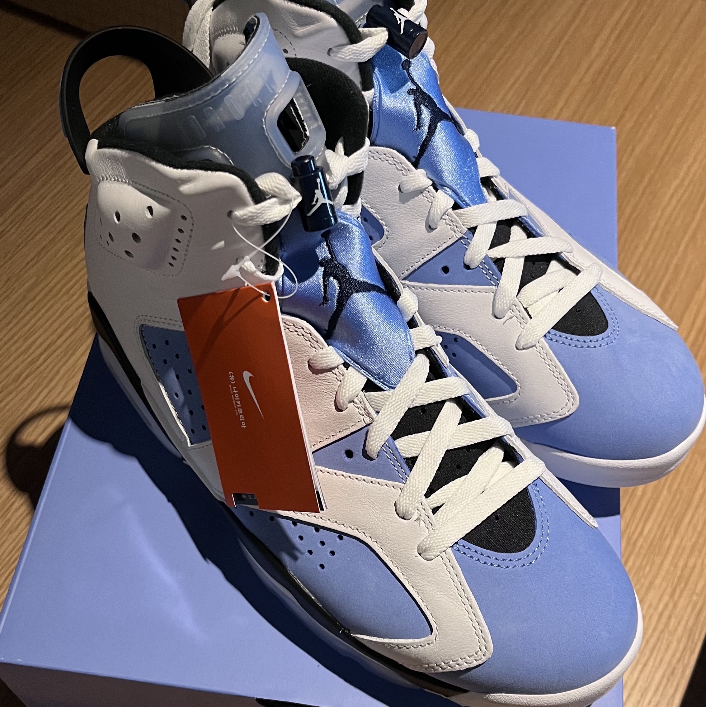 Jordan 6 Retro University Blue 착용 스타일