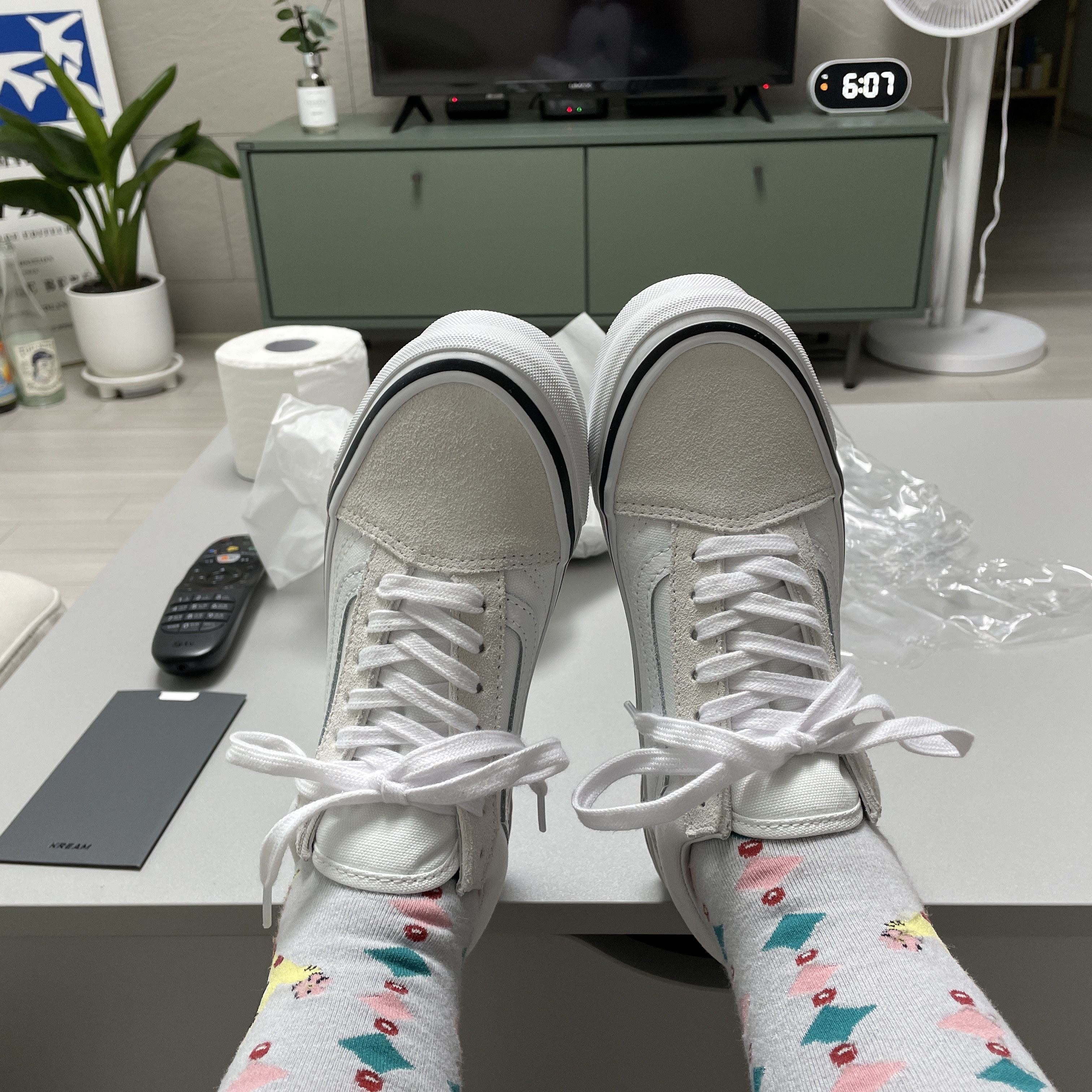Vans Vault x CDG Old Skool LX White 착용 스타일 - 2