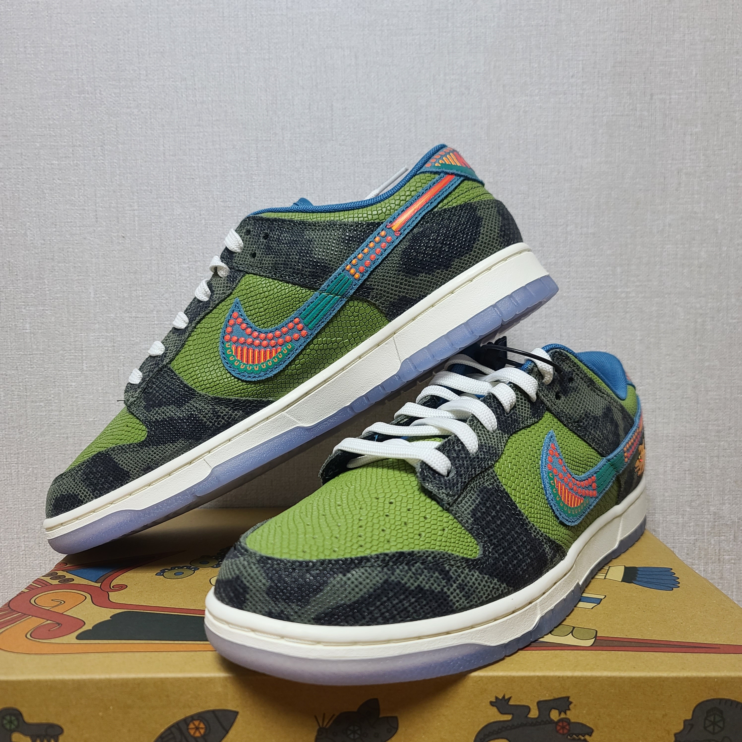 Nike Dunk Low Premium Siempre Familia, Nike x Supreme Air Force 1 Low Flax 착용 스타일 - 1