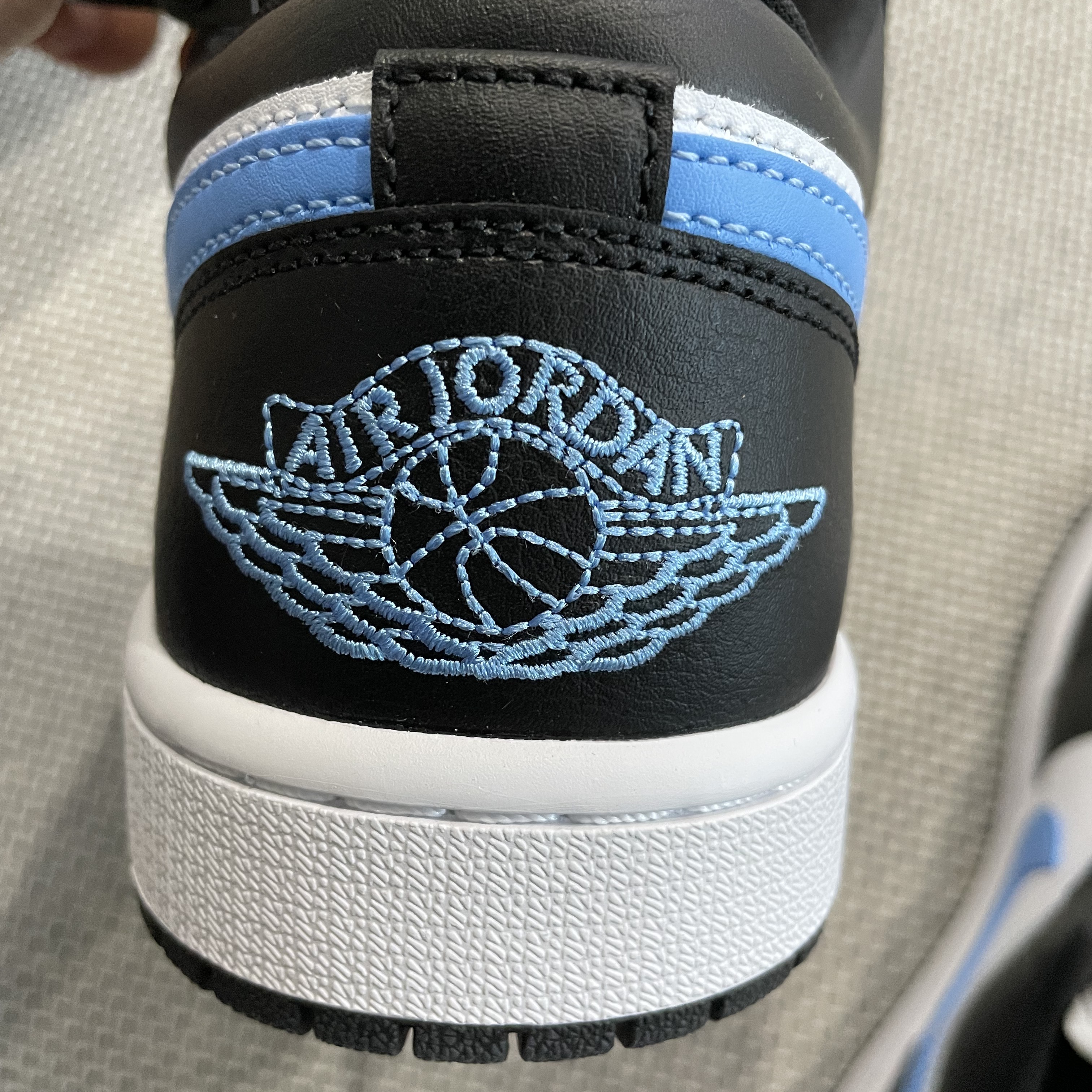 (W) Jordan 1 Low Black University Blue 착용 스타일 - 3