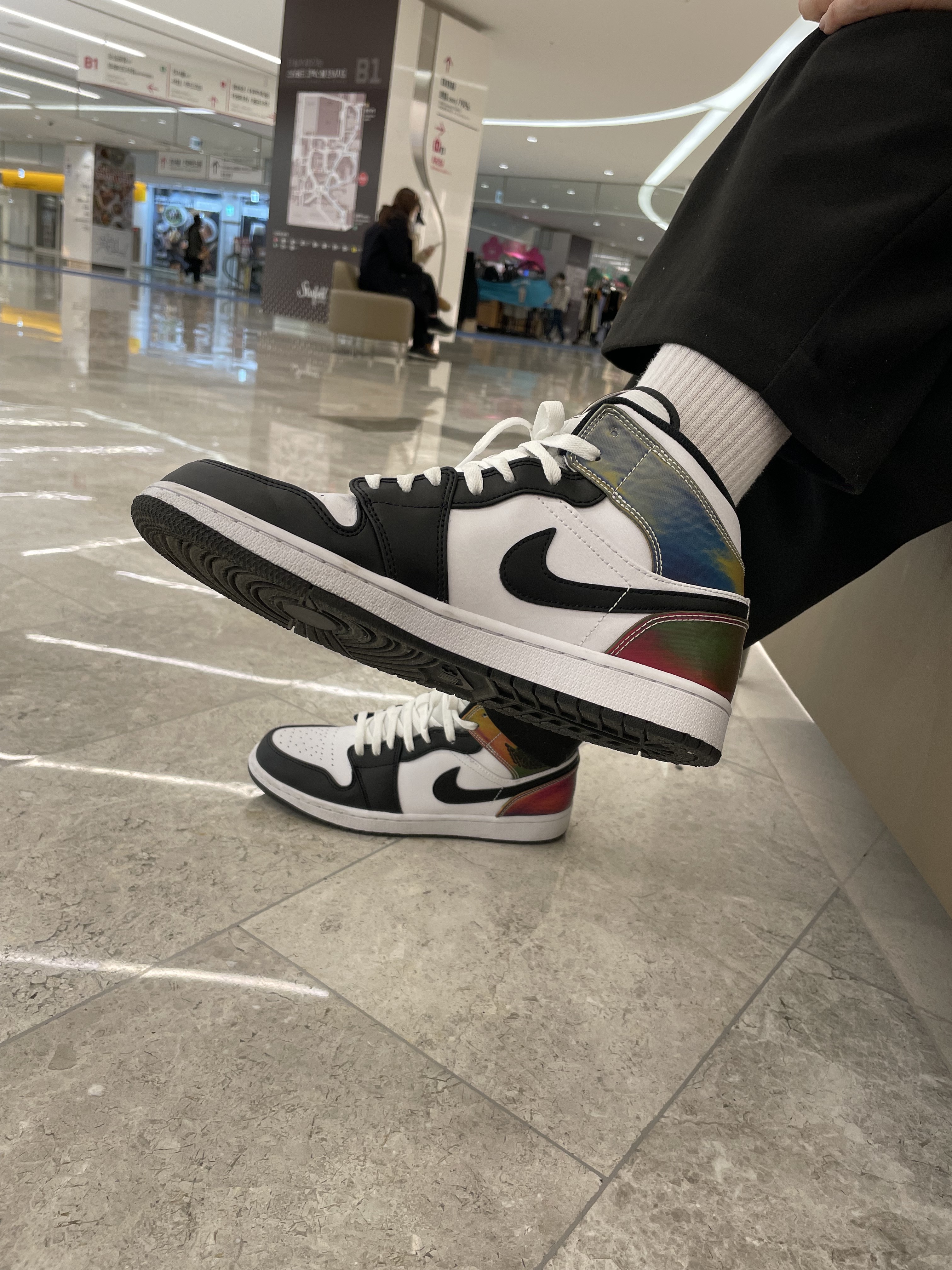 Jordan 1 Mid SE Heat Reactive 착용 스타일 - 1