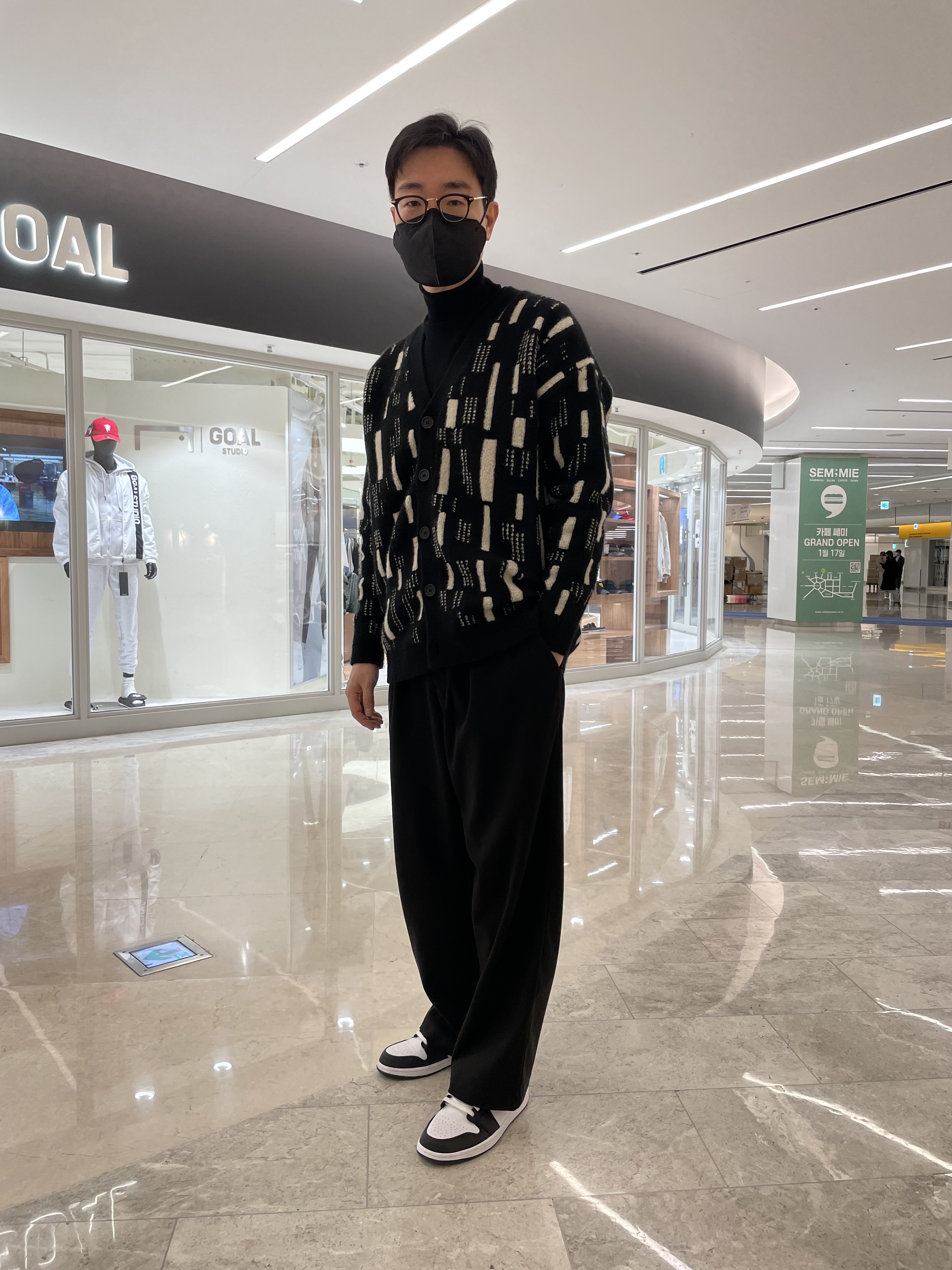 Jordan 1 Mid SE Heat Reactive 착용 스타일 - 2