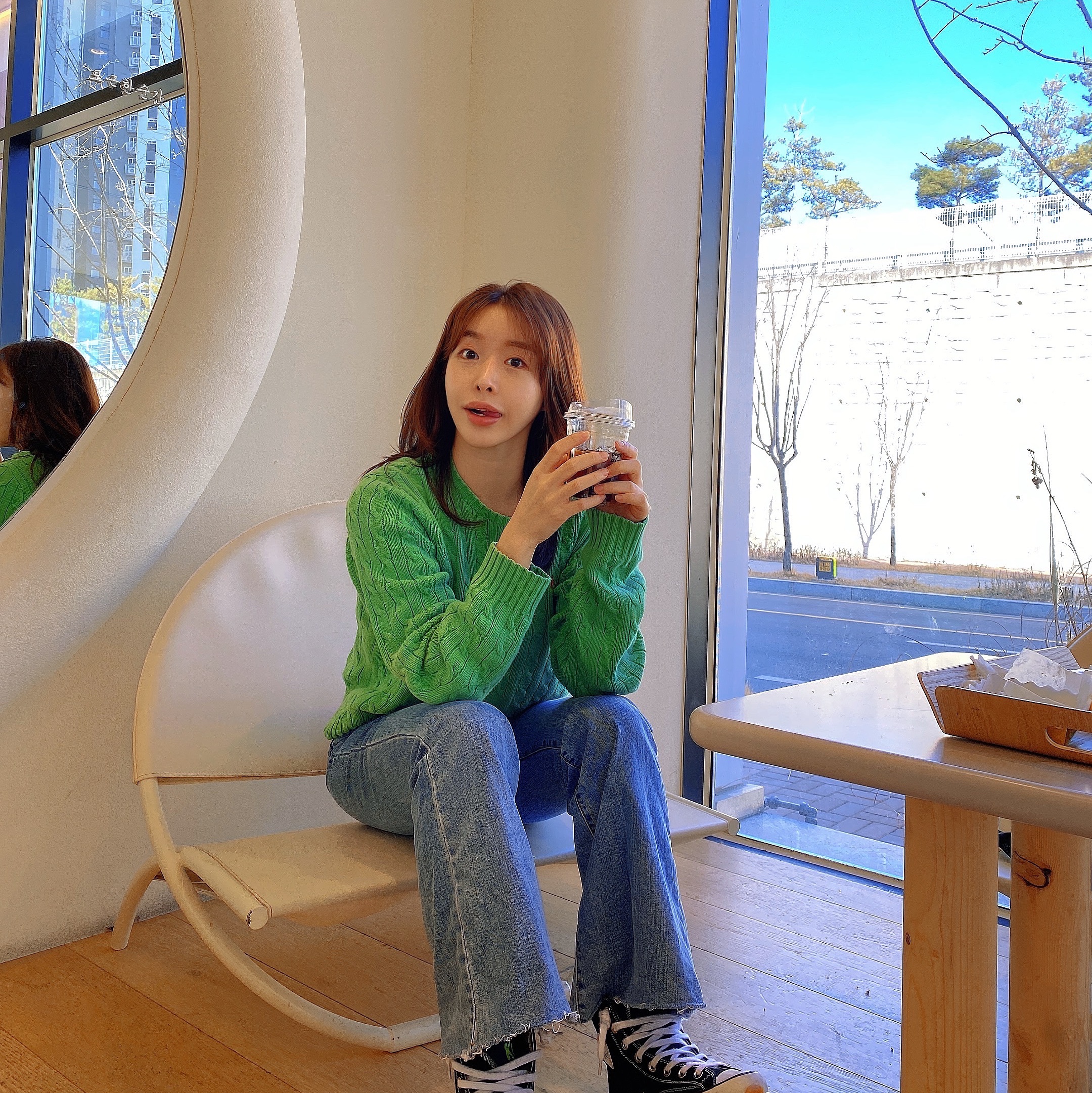 Converse x JW Anderson Run Star Hike Hi Black 착용 스타일 - 2