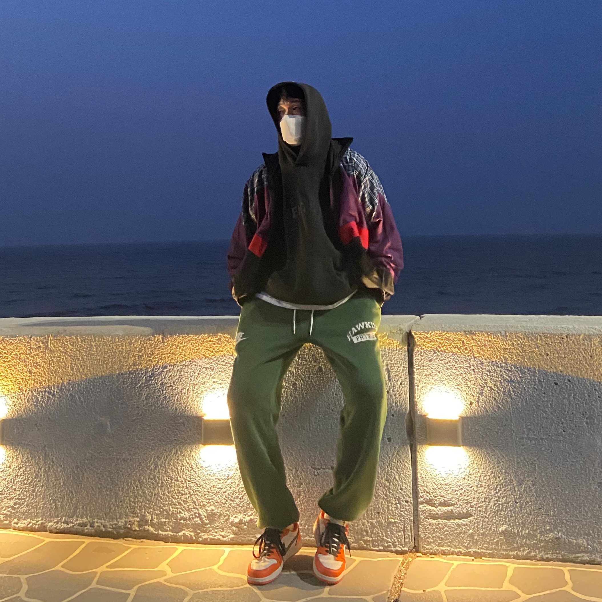 Jordan 1 Low OG Starfish, Essentials 3D Silicon Applique Pullover Hoodie Dark Slate/Black 2020 착용 스타일