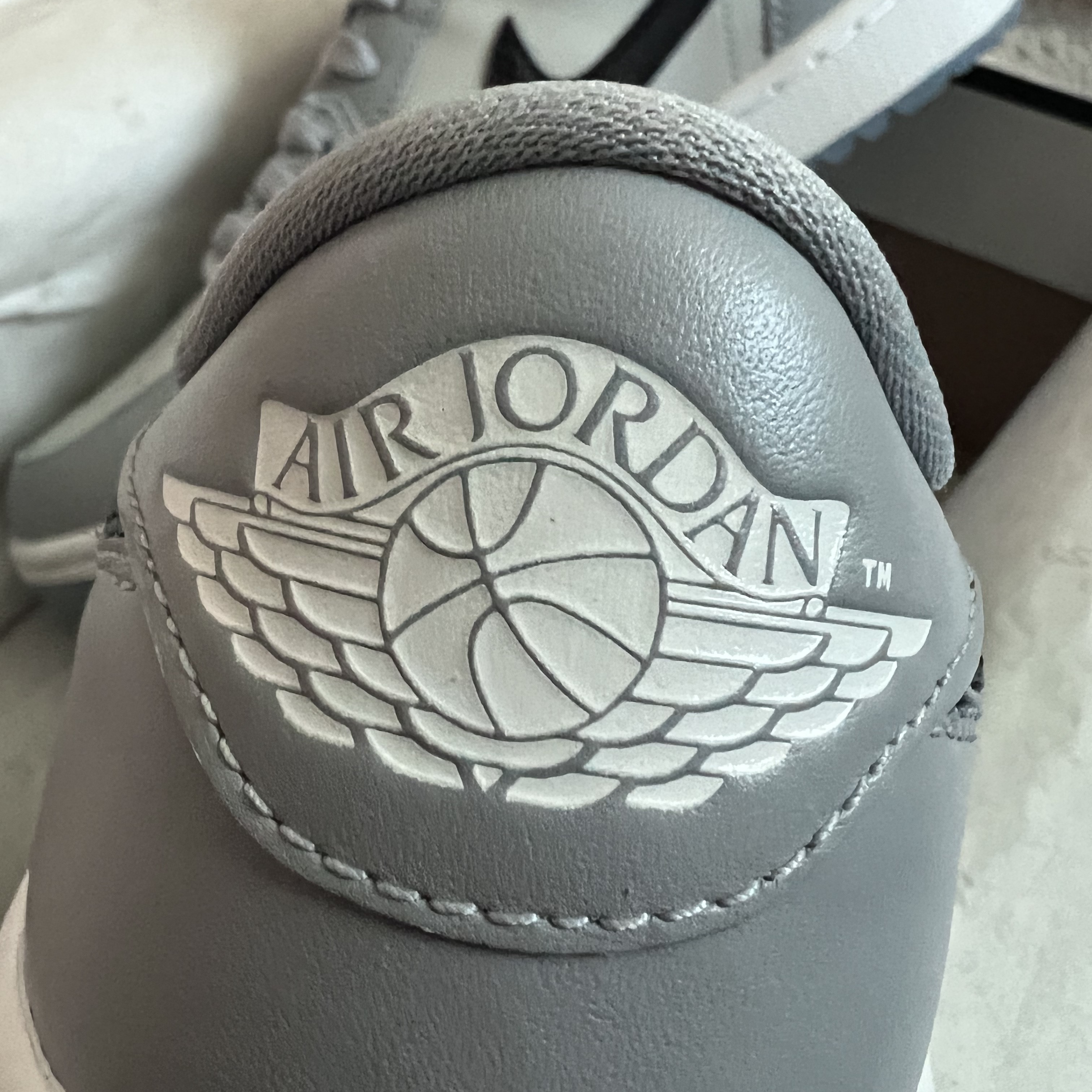 Jordan 1 Low Golf Wolf Grey 착용 스타일 - 1