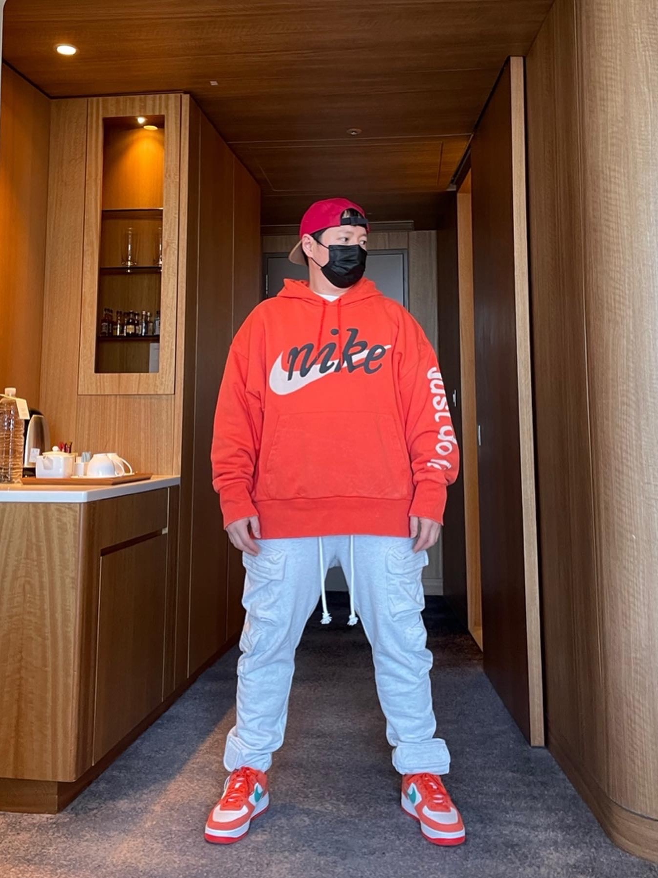 Nike x Cactus Plant Flea Market Shoebox Heavyweight Hooded Pullover Orange - US/EU, Nike Air Force 1 '07 LV8 Athletic Club Rush Orange Washed Teal 착용 스타일