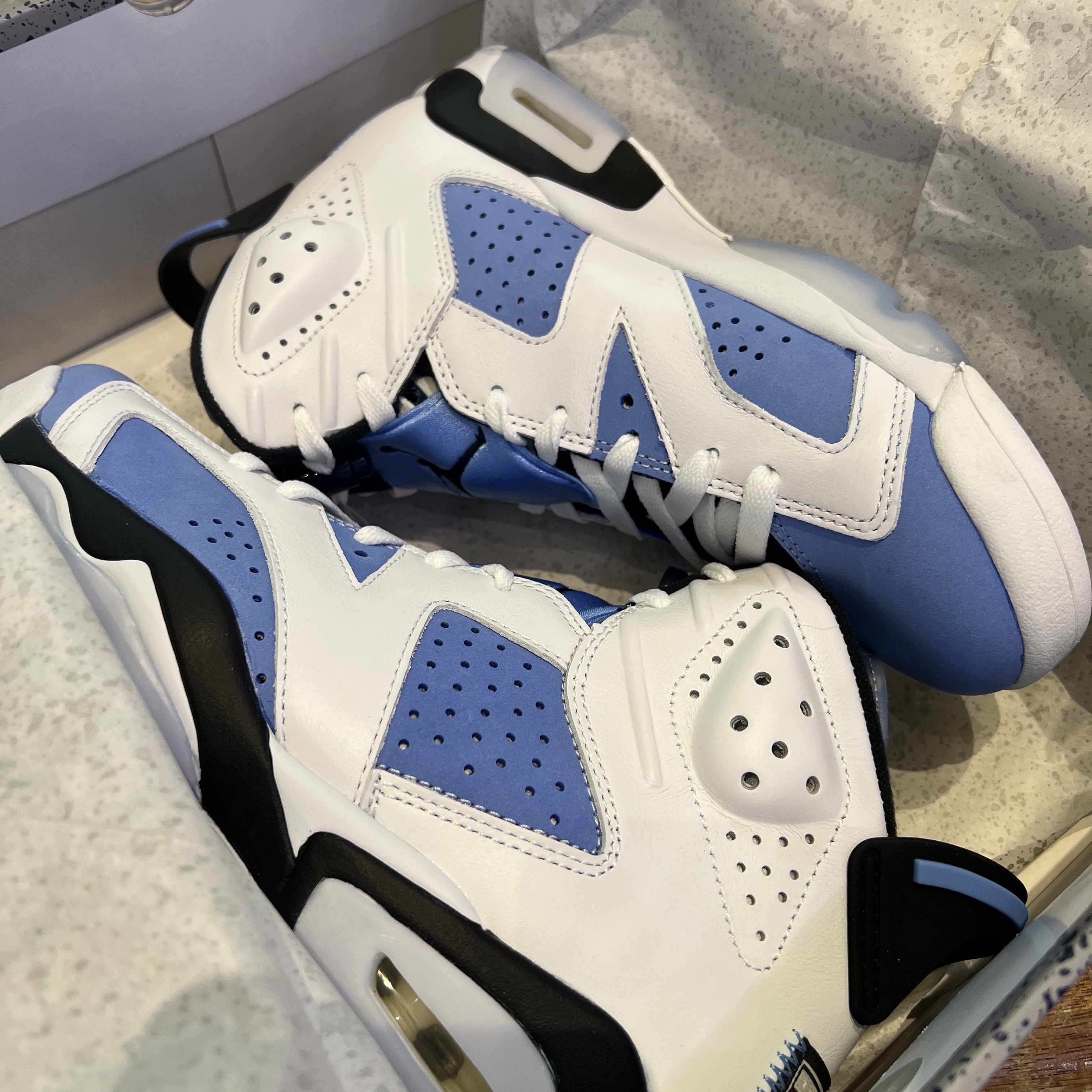 Jordan 6 Retro University Blue 착용 스타일 - 1