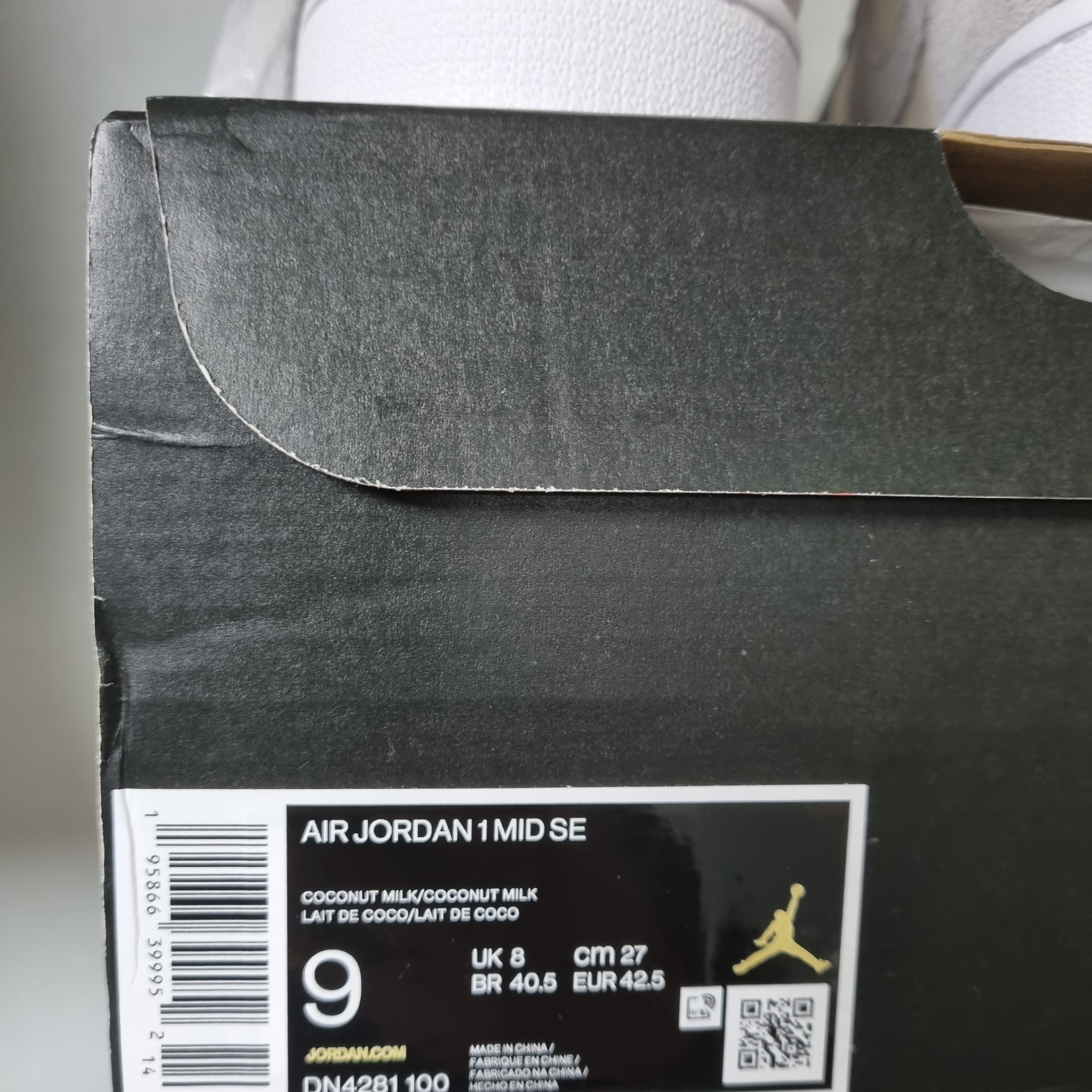 Jordan 1 Mid SE Coconut Milk Particle Grey 착용 스타일 - 5