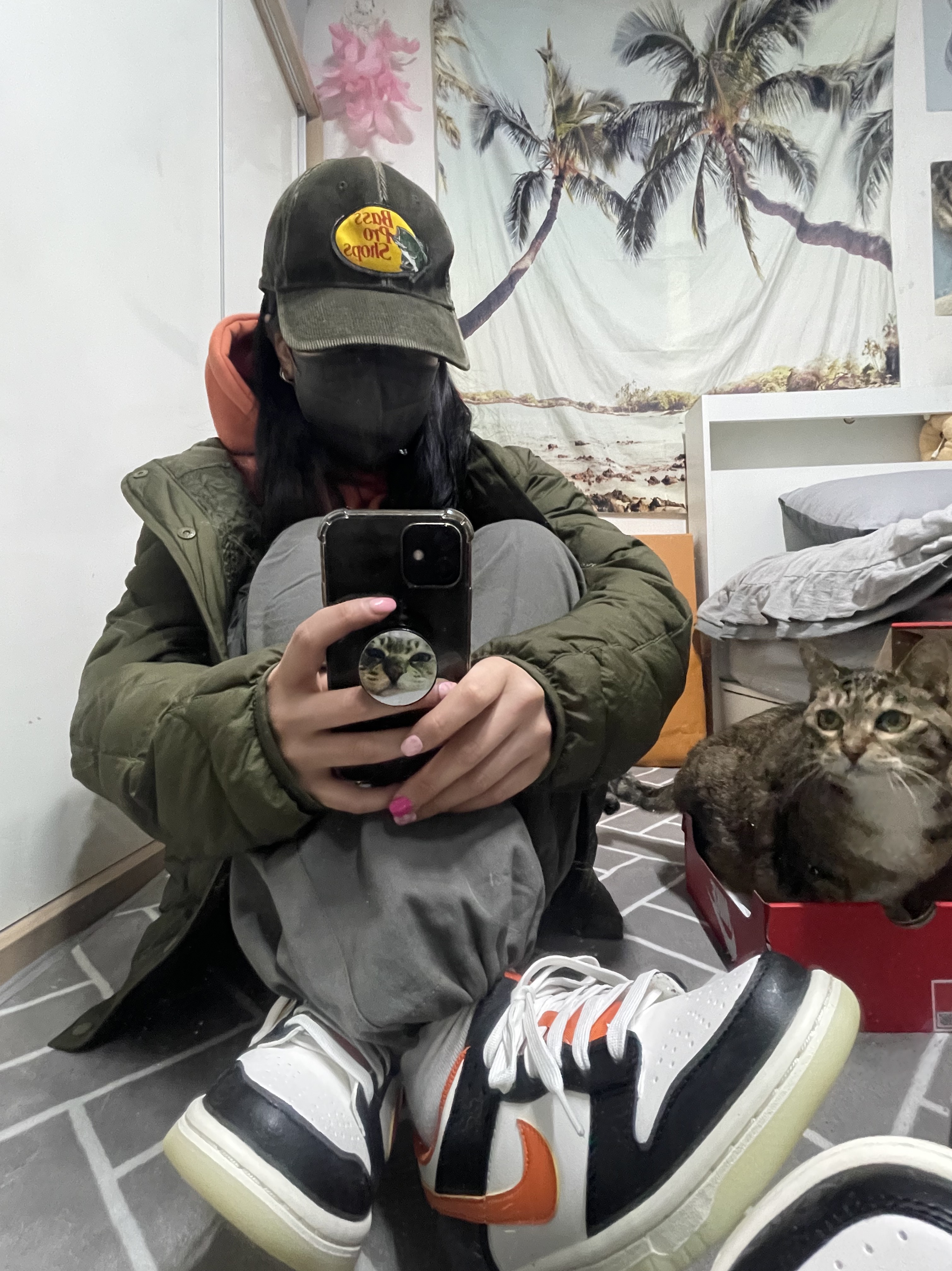Uniqlo x White Mountaineering WPJ Ultra Light Down Oversized Jacket Olive, Nike Dunk Low Retro PRM Halloween 착용 스타일 - 1