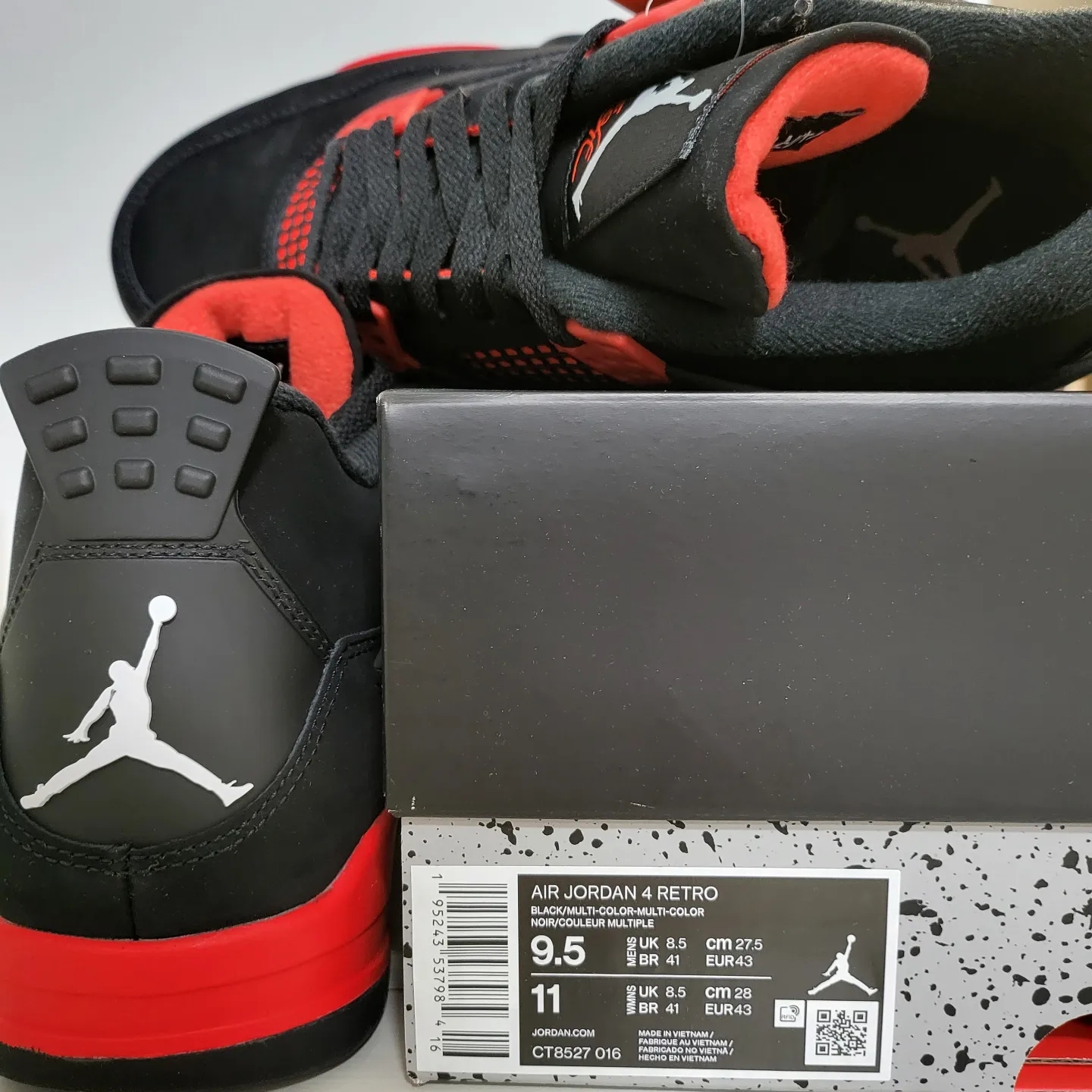 Jordan 4 Retro Crimson 착용 스타일 - 4