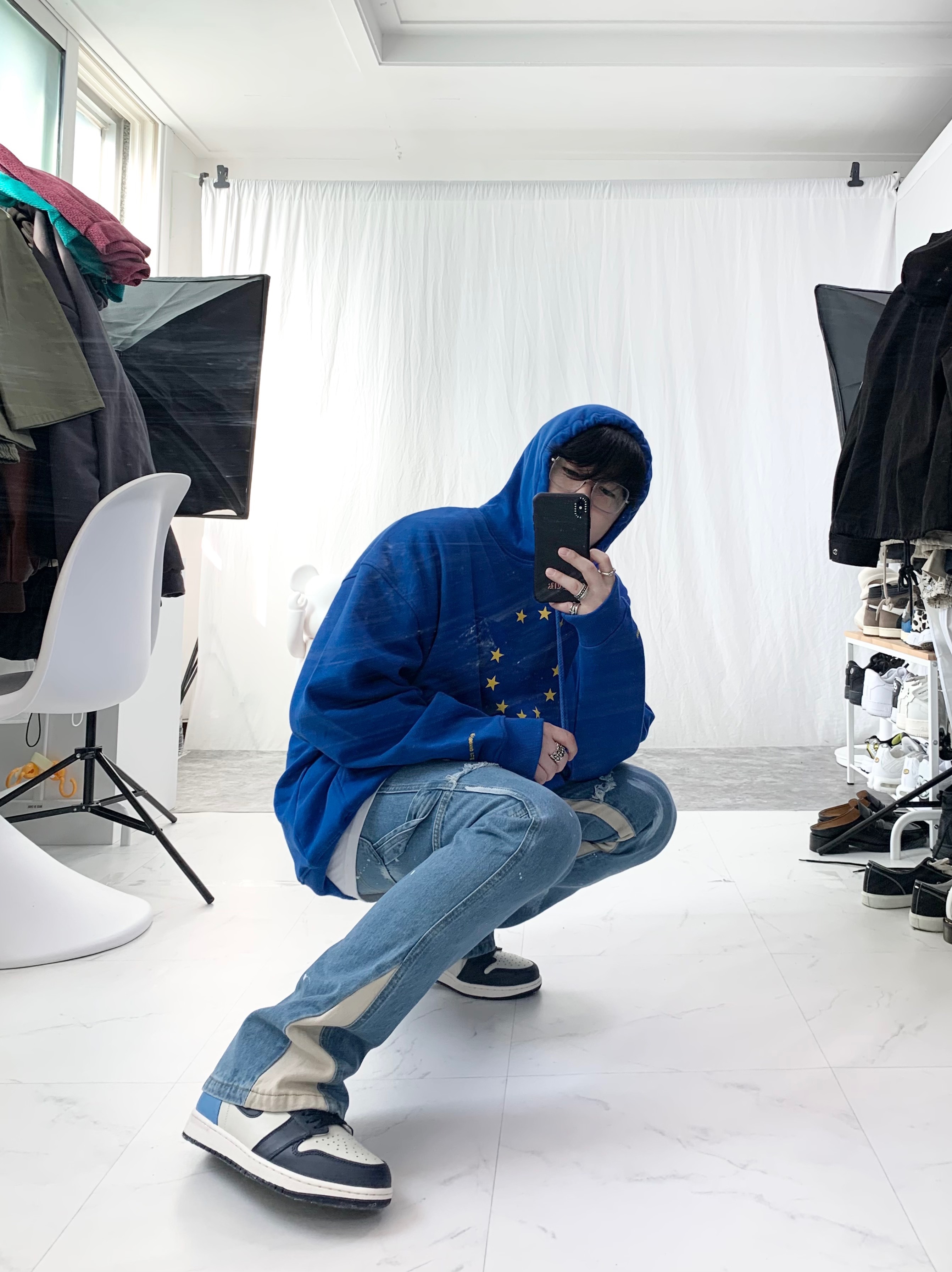 Jordan 1 Retro High Obsidian UNC, Souvenir Official Eunify Classic Hoodie Blue 착용 스타일 - 5