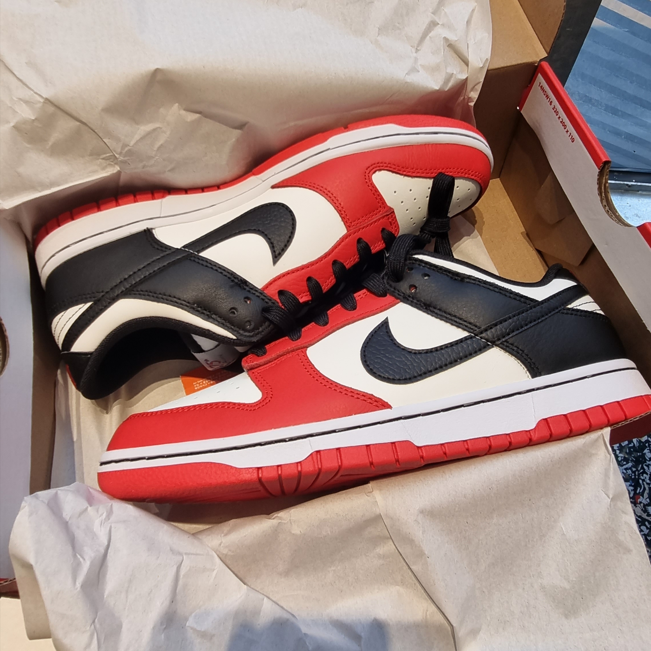 Nike x NBA Dunk Low Retro EMB Black and Chile Red 착용 스타일