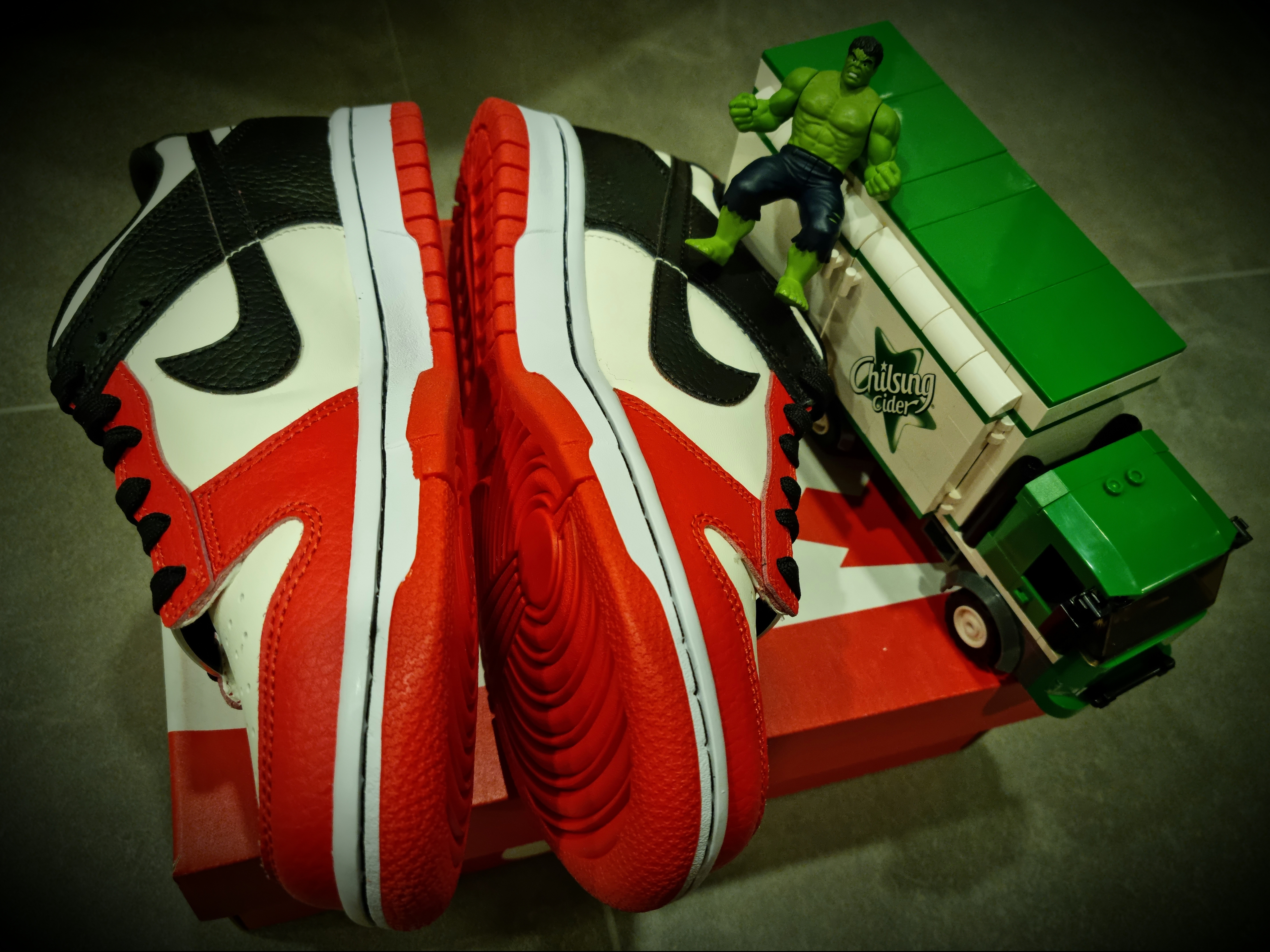 (GS) Nike x NBA Dunk Low Black and Chile Red 착용 스타일