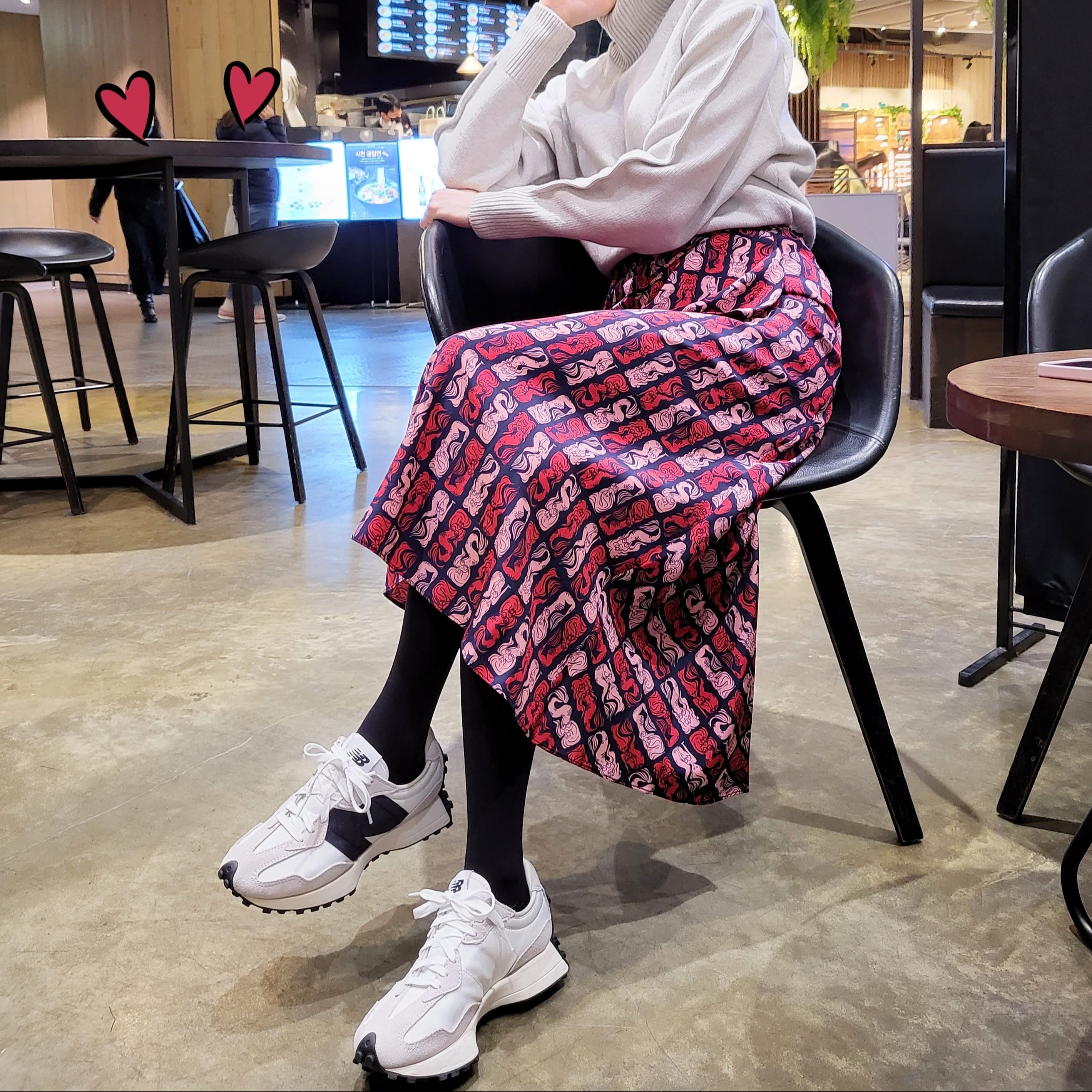 New Balance 327 White Black 착용 스타일