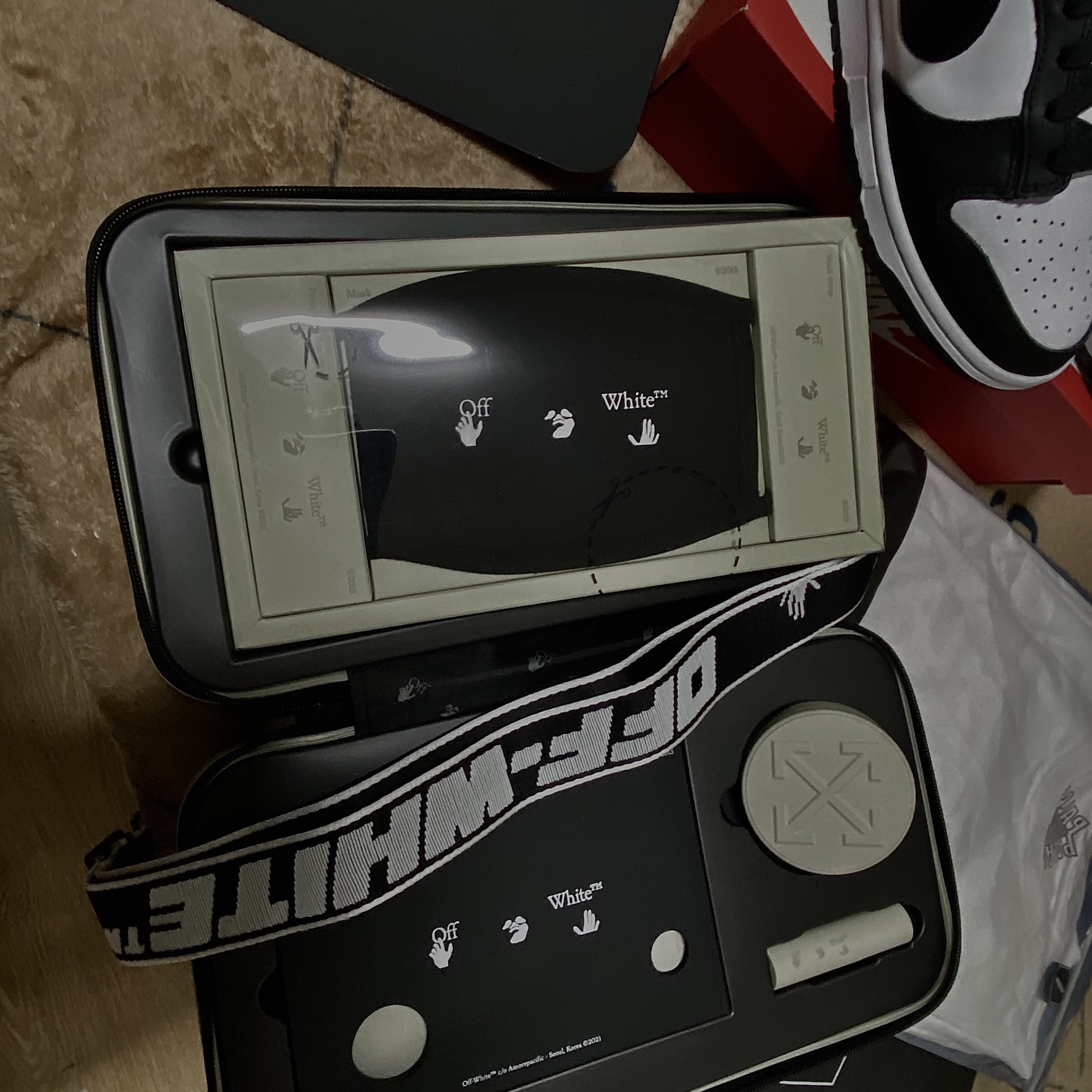 Nike Dunk Low Retro Black, Off-White x Amore Pacific Protection Box (Without Cosmetics) 착용 스타일 - 2