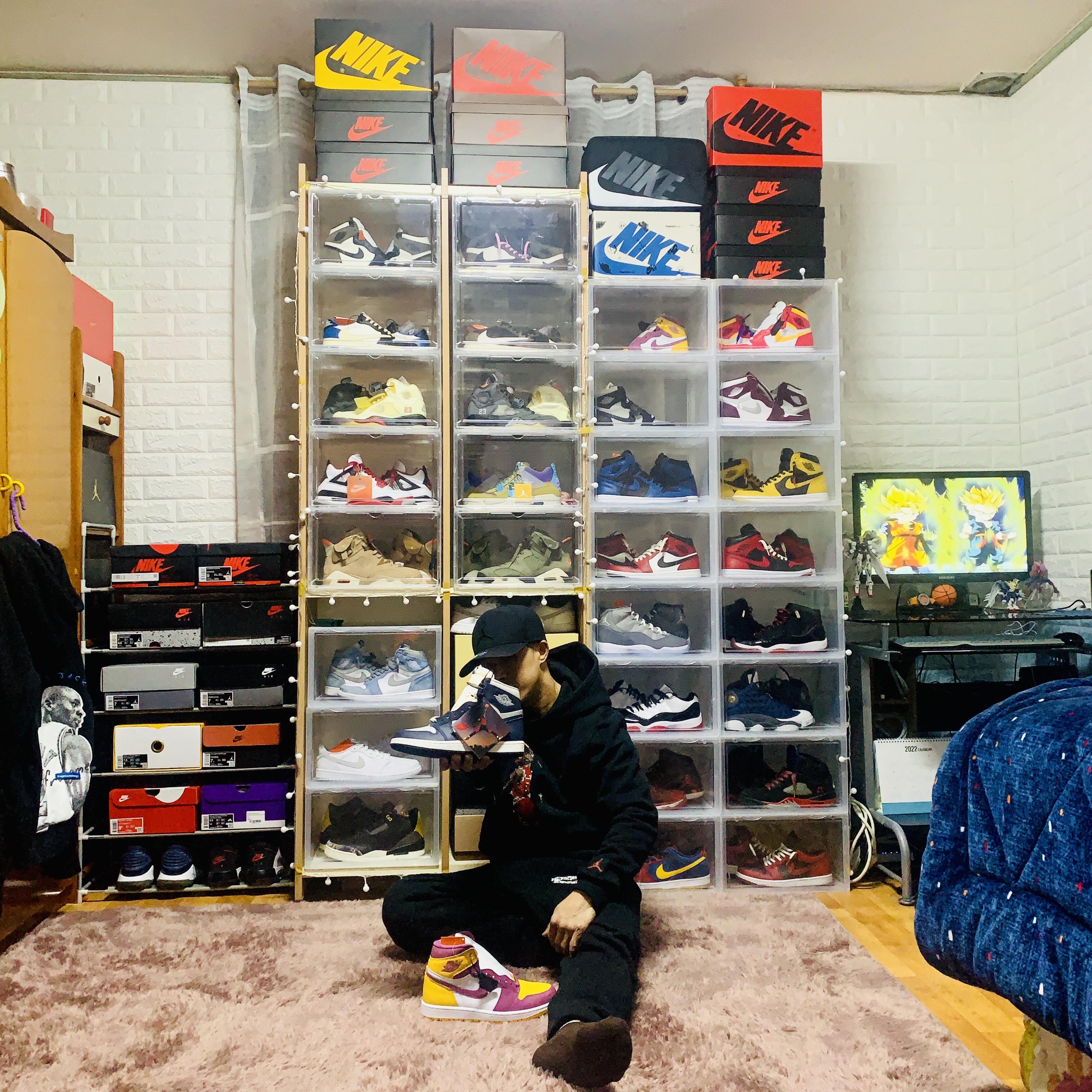 Jordan 1 High 85 College Navy, Jordan 1 Retro High OG University Gold Light Bordeaux 착용 스타일 - 3