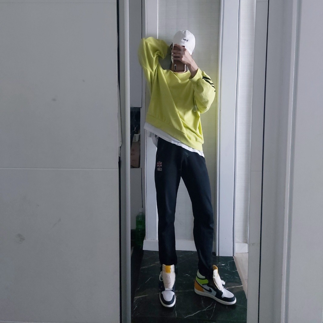 Jordan 1 Retro High OG Volt Gold 착용 스타일