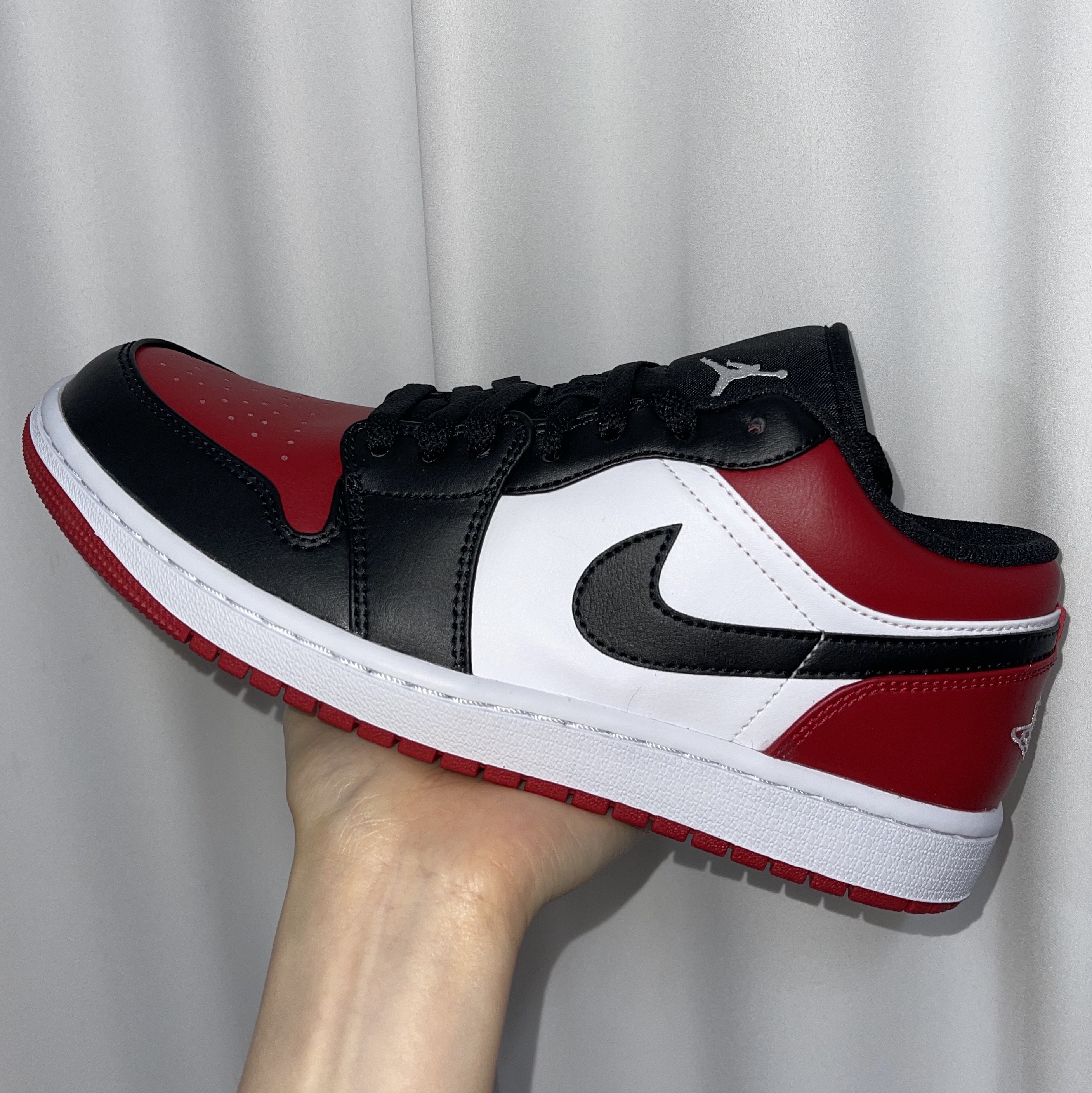 Jordan 1 Low Bred Toe 착용 스타일 - 1