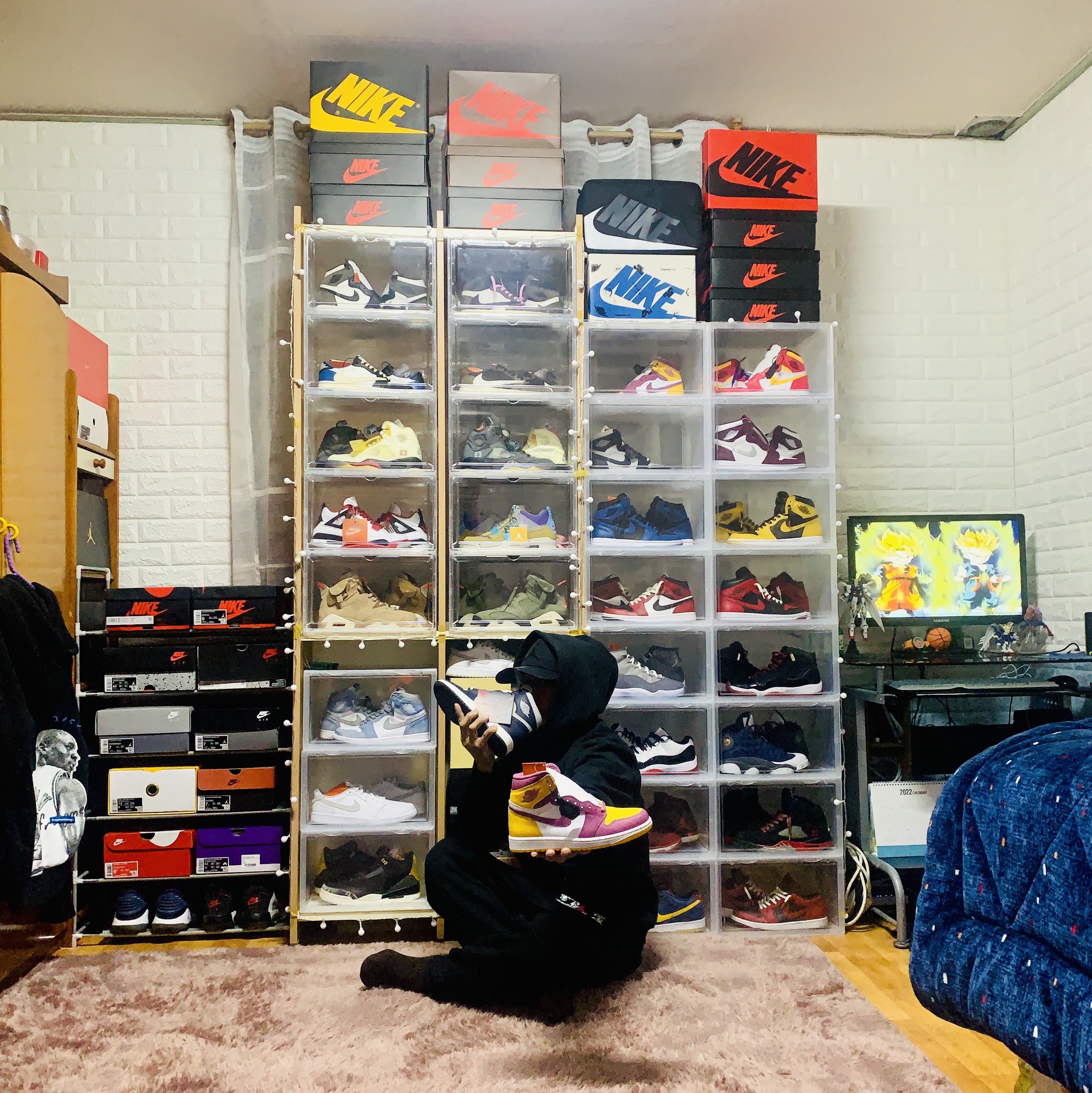Jordan 1 High 85 College Navy, Jordan 1 Retro High OG University Gold Light Bordeaux 착용 스타일 - 2
