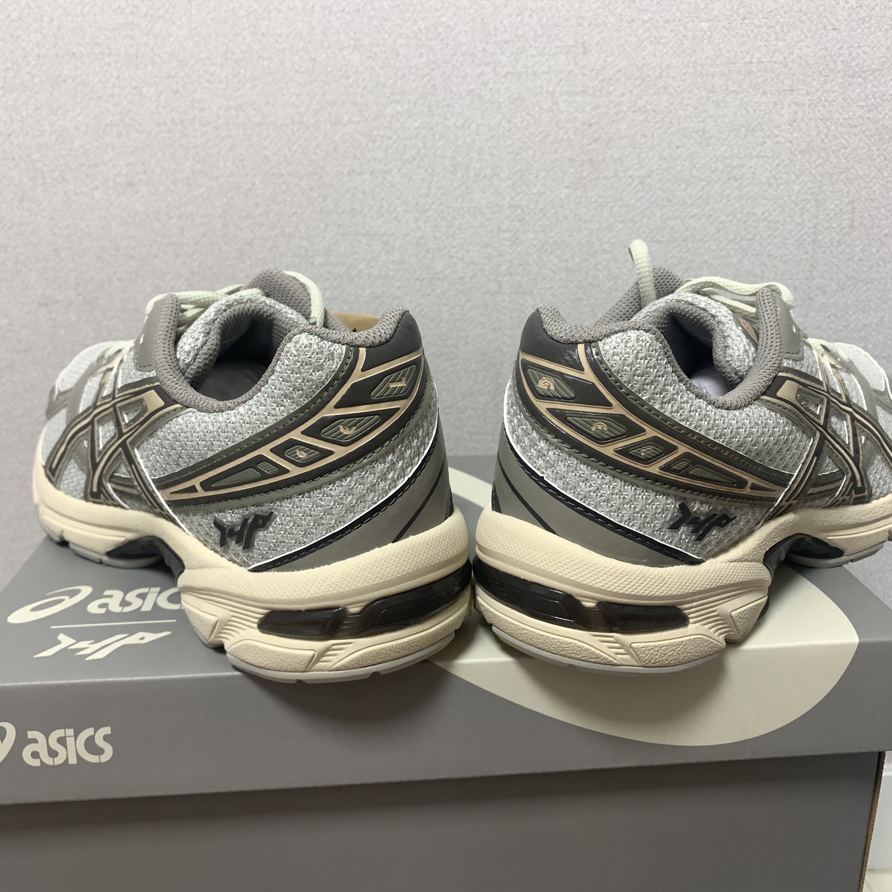 Asics x I4P Gel-1130 Glacier Grey Mink 착용 스타일 - 3