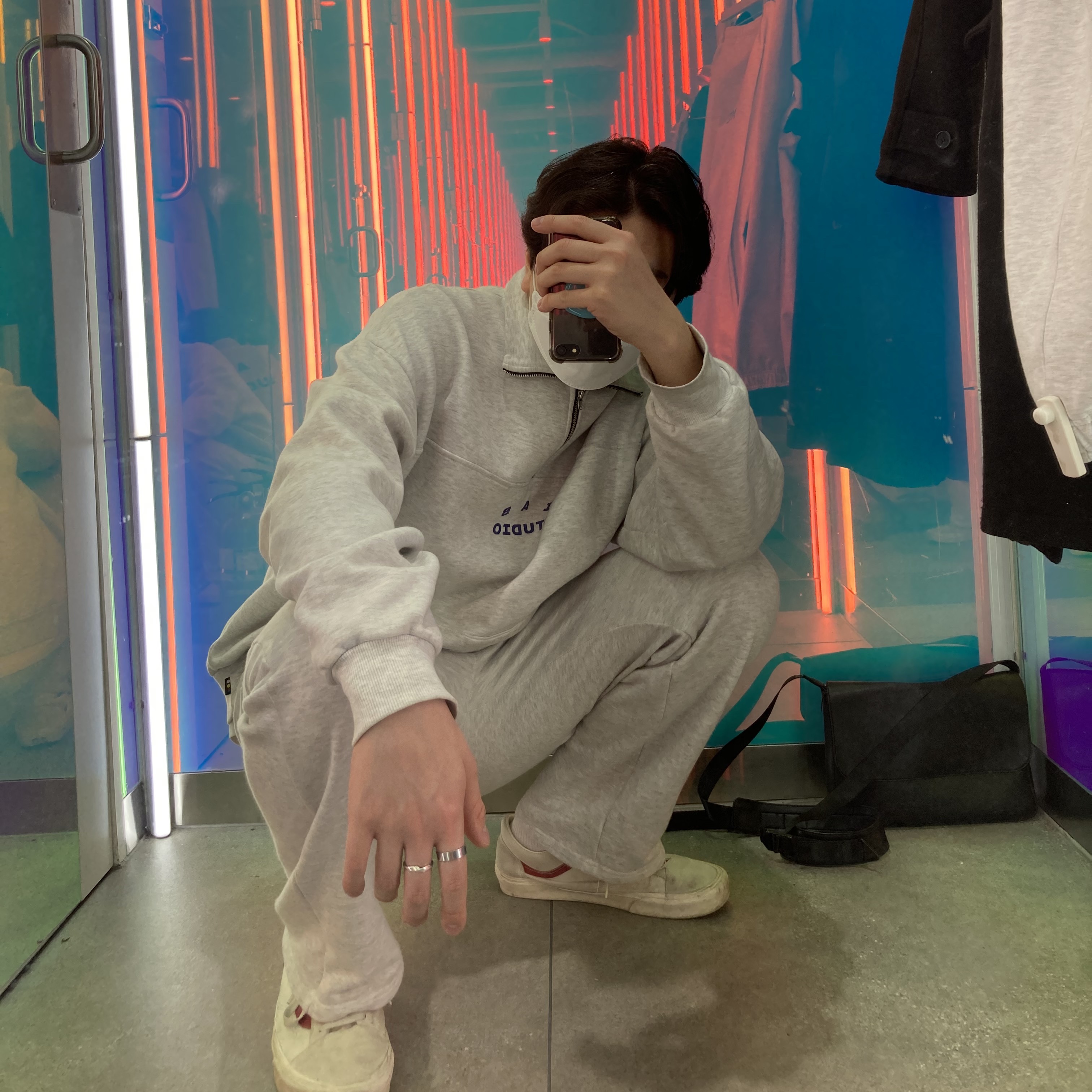Vans Style 36 Marshmallow Racing Red, IAB Studio Half Zip Pullover Light Gray 착용 스타일