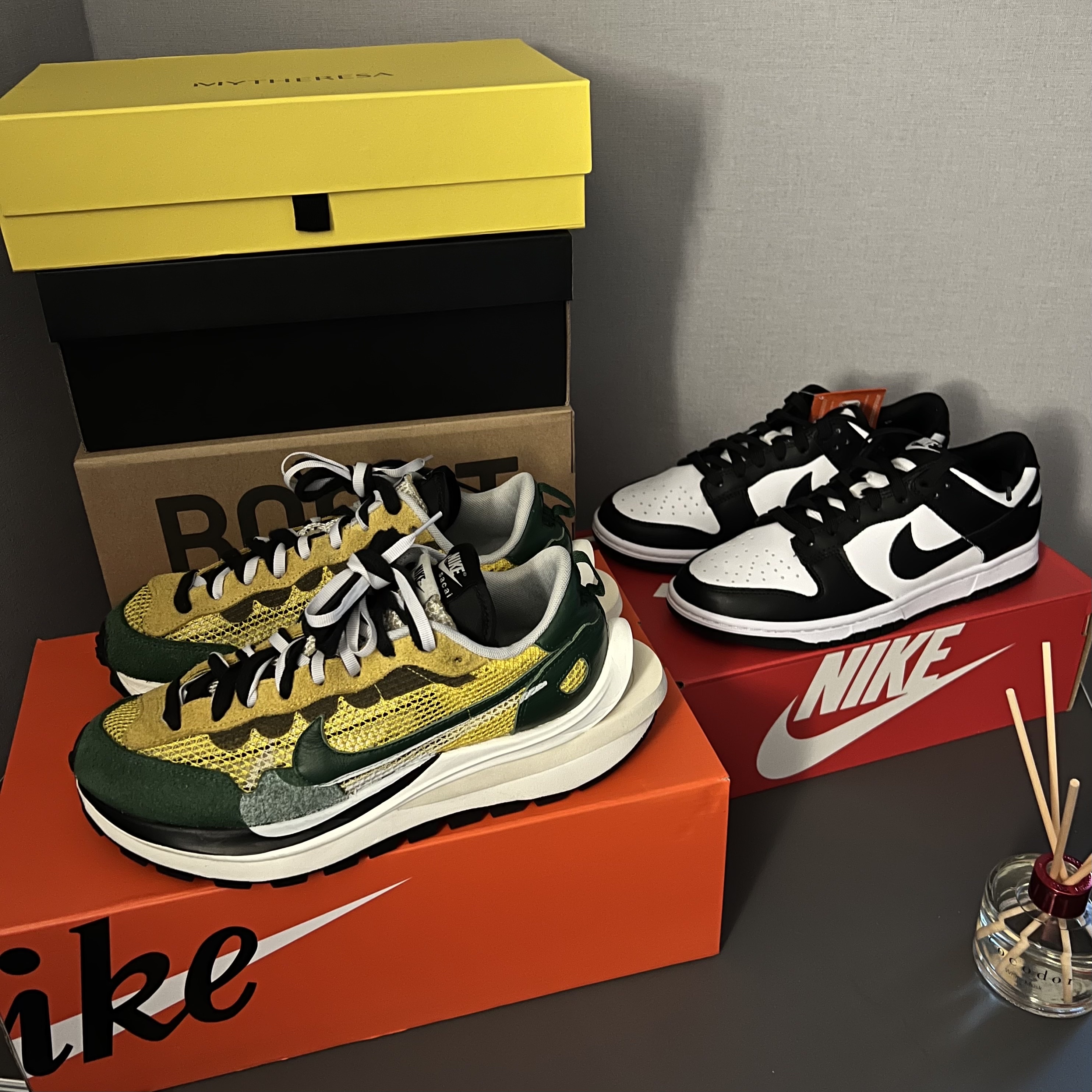 Nike x Sacai VaporWaffle Tour Yellow & Gorge Green Sail, Nike Dunk Low Retro Black 착용 스타일