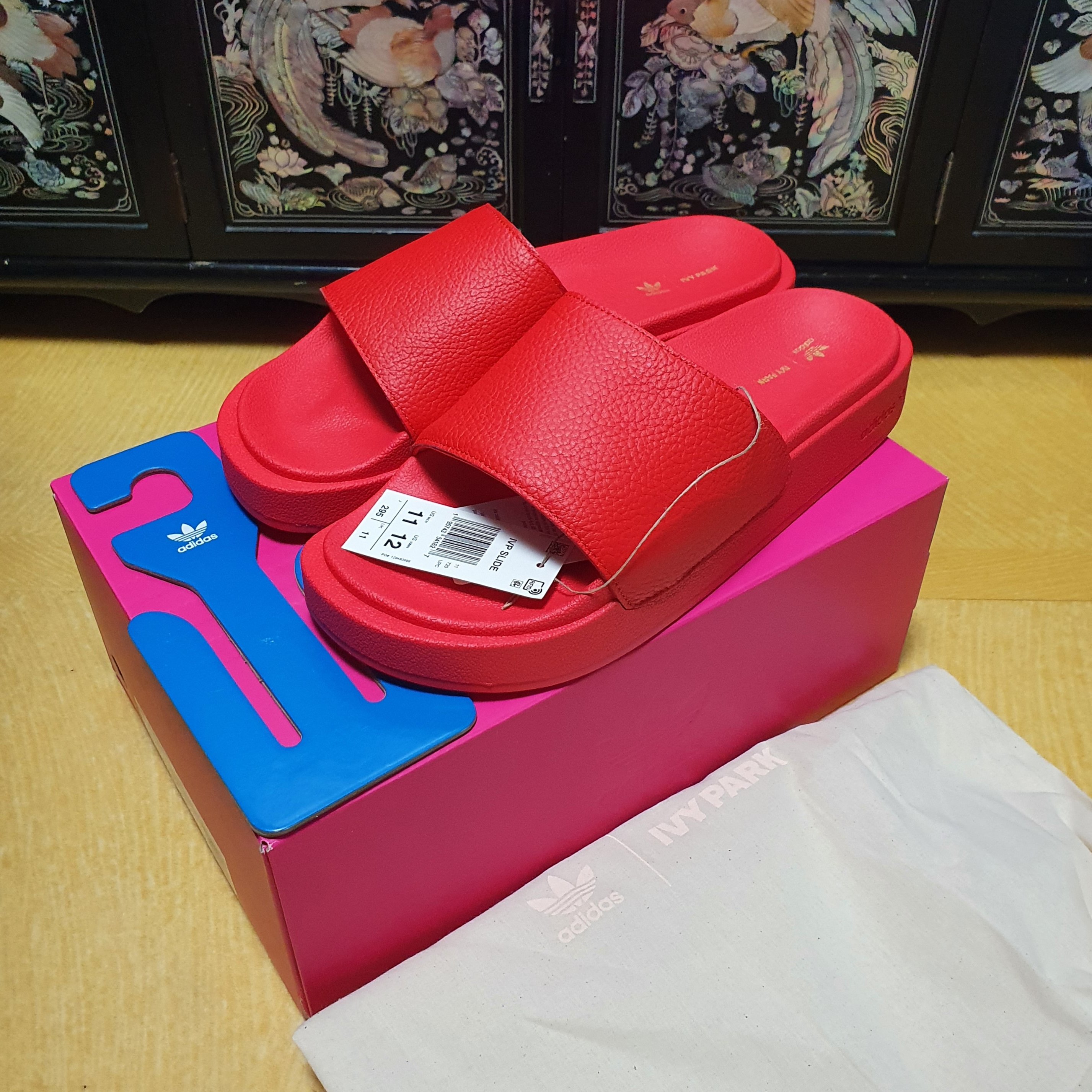 Adidas x Beyonce Ivy Park Slide Ivy Heart 착용 스타일