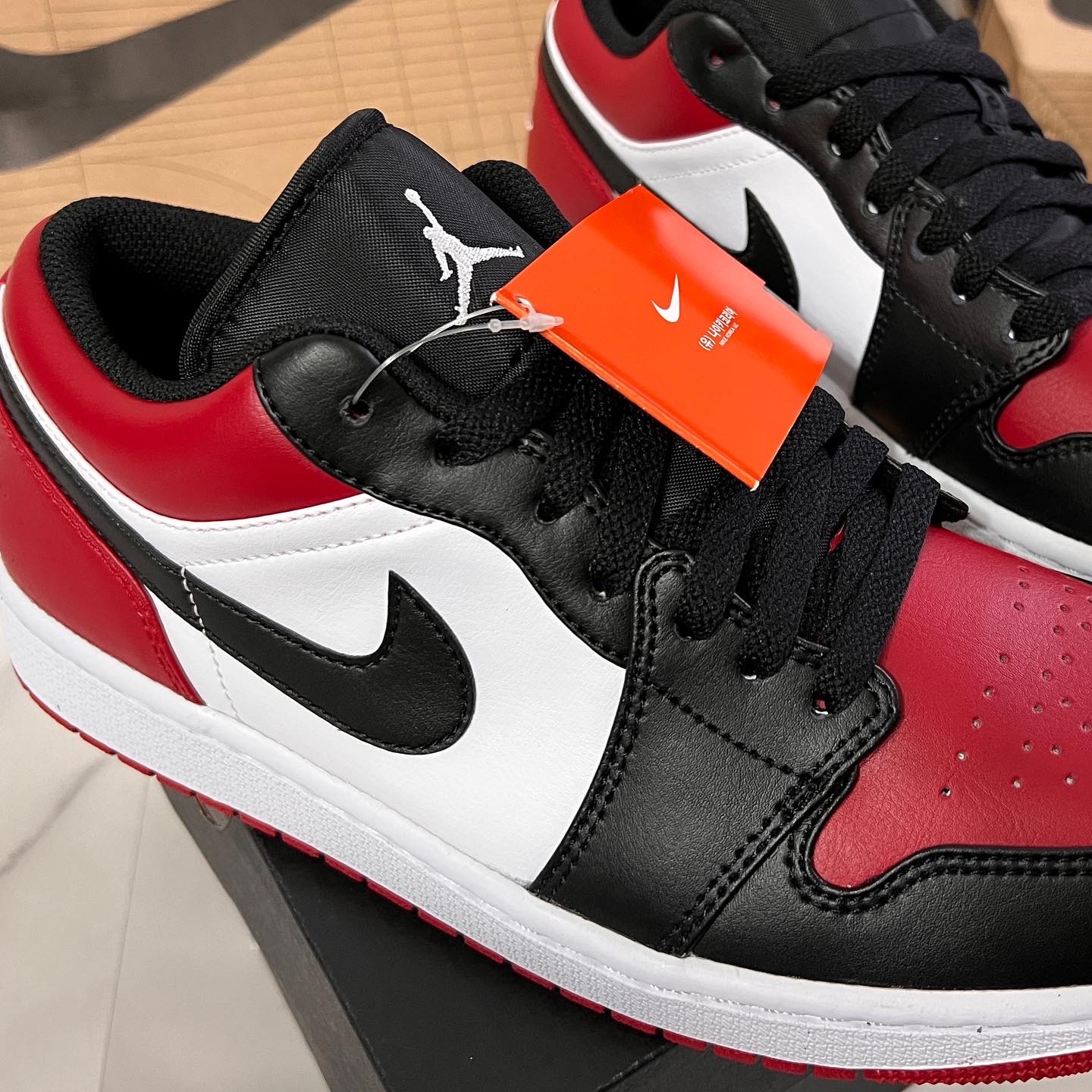 Jordan 1 Low Bred Toe 착용 스타일 - 4