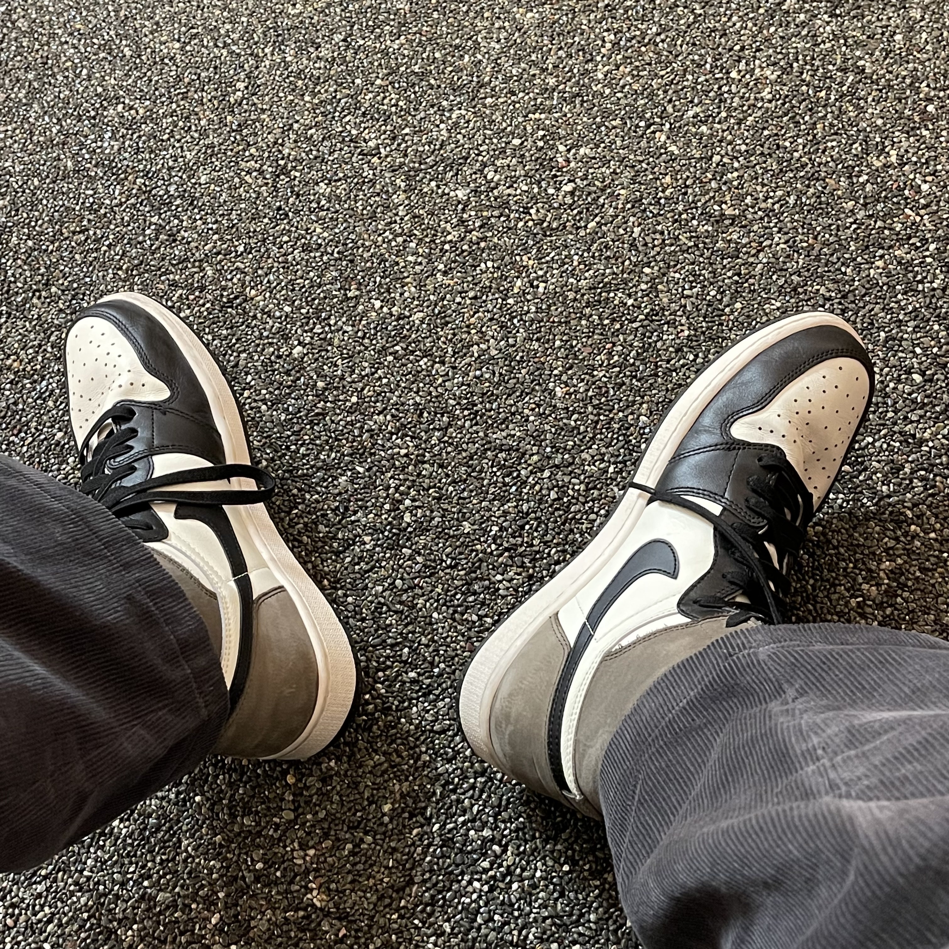 Jordan 1 Retro High OG Black Mocha 착용 스타일