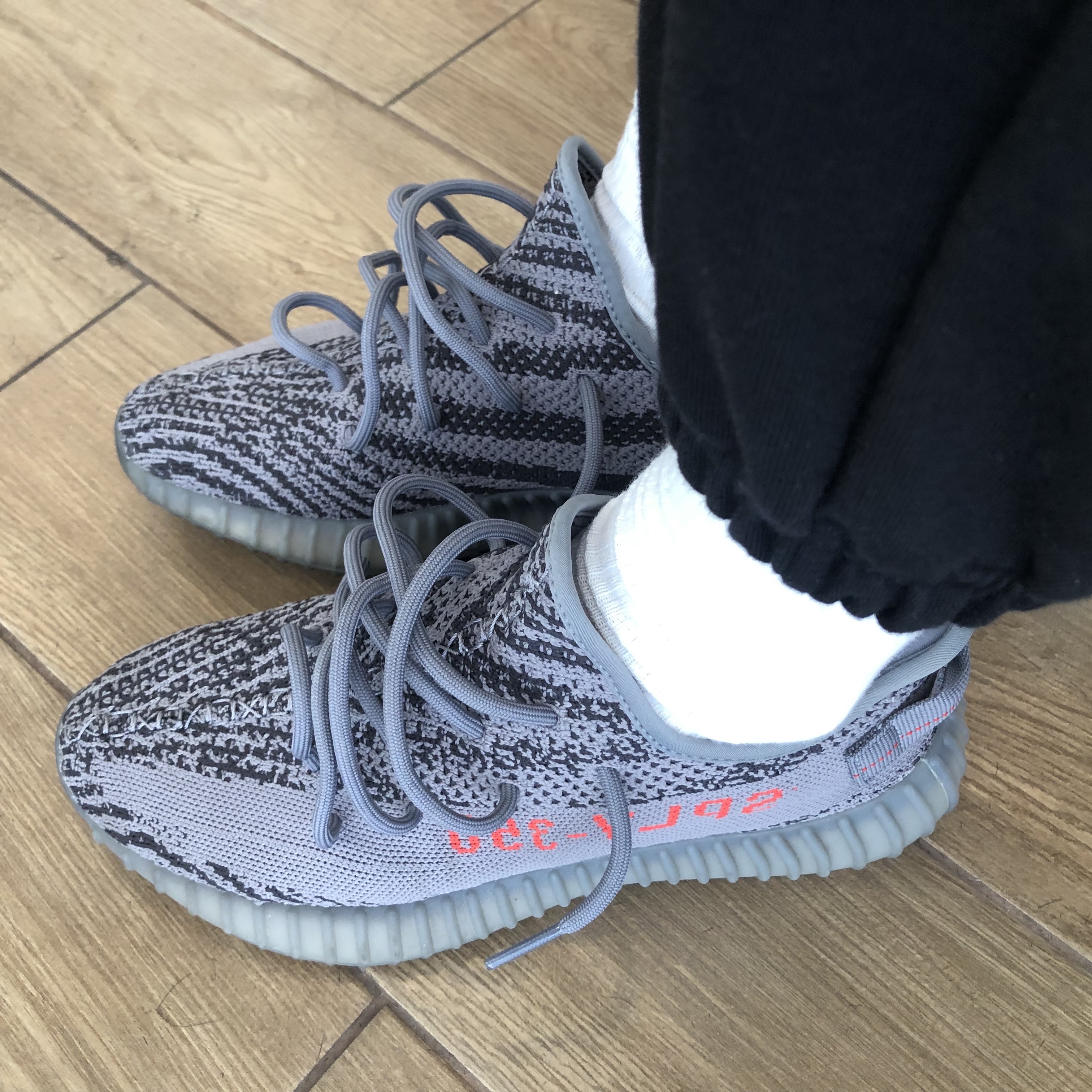 Adidas Yeezy Boost 350 V2 Beluga 2.0 착용 스타일 - 2