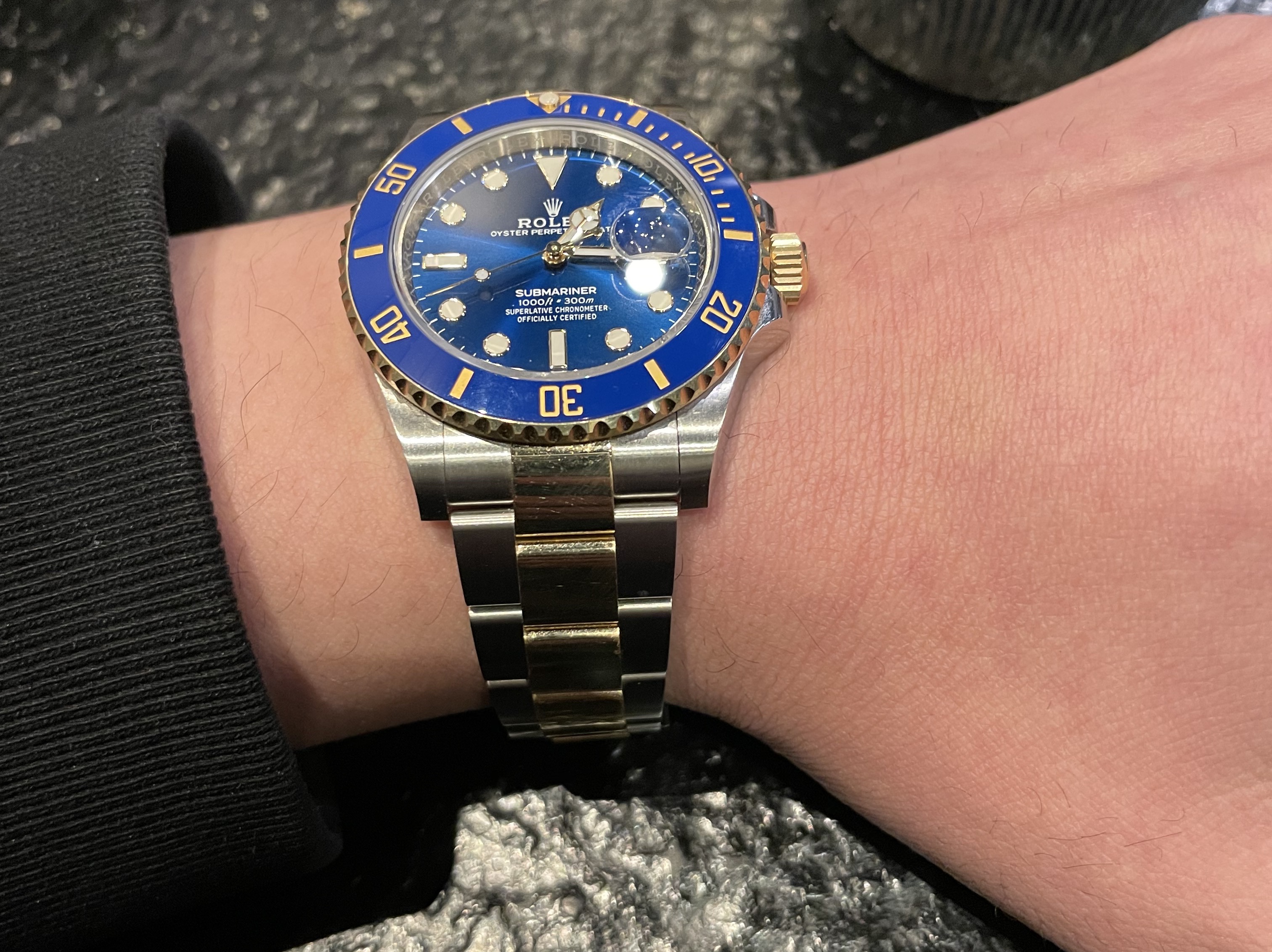 Rolex Submariner Date 41mm 126613LB Royal Blue Oyster 착용 스타일