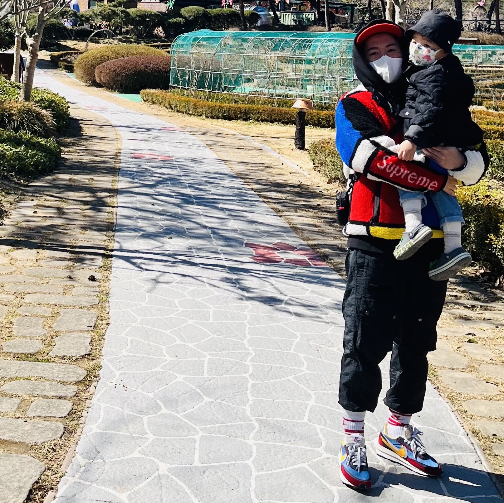 Nike x Sacai LDWaffle Blue Multi, Supreme Reversible Colorblocked Fleece Jacket Red - 20FW 착용 스타일
