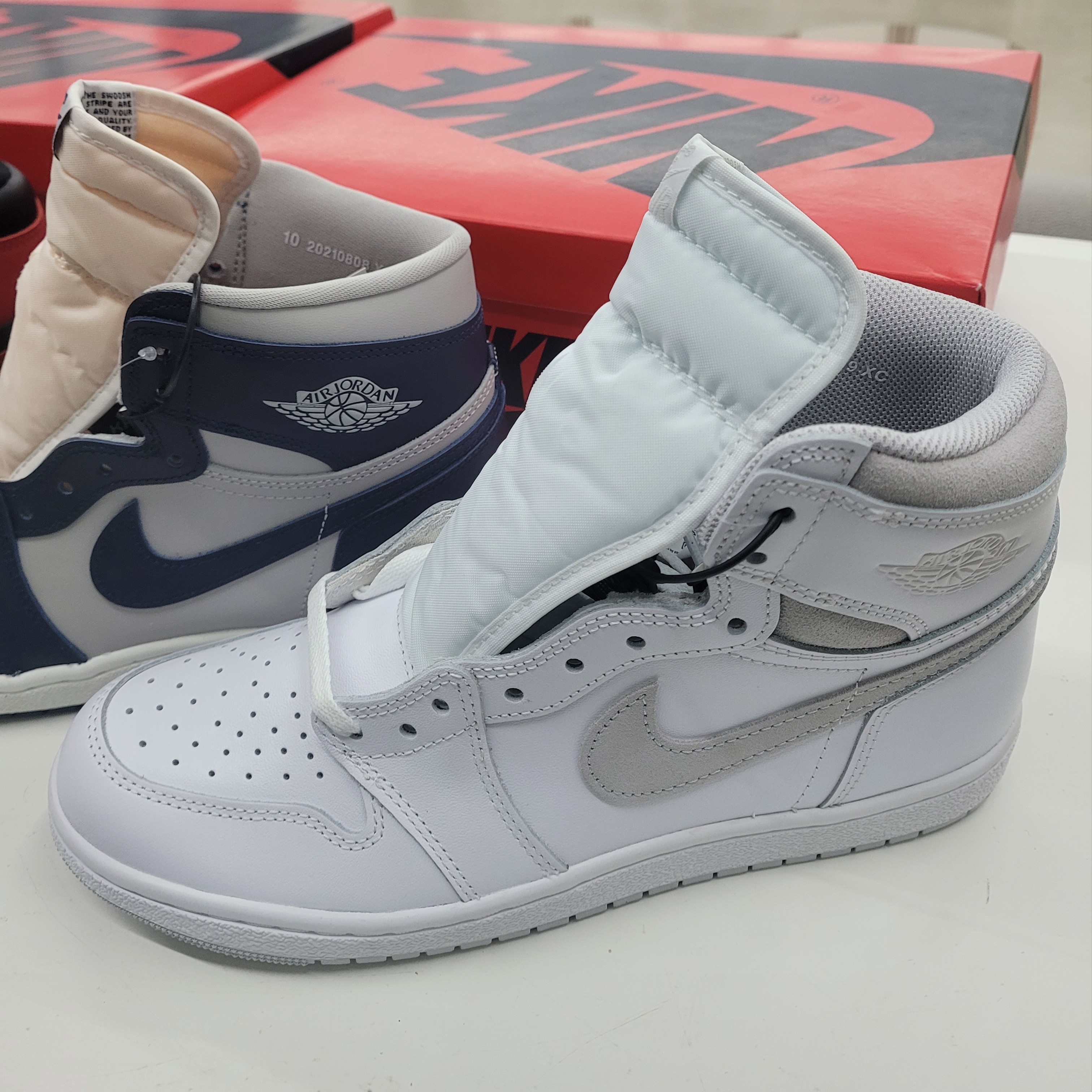 Jordan 1 High 85 College Navy, Jordan 1 High 85 Neutral Grey 착용 스타일 - 4