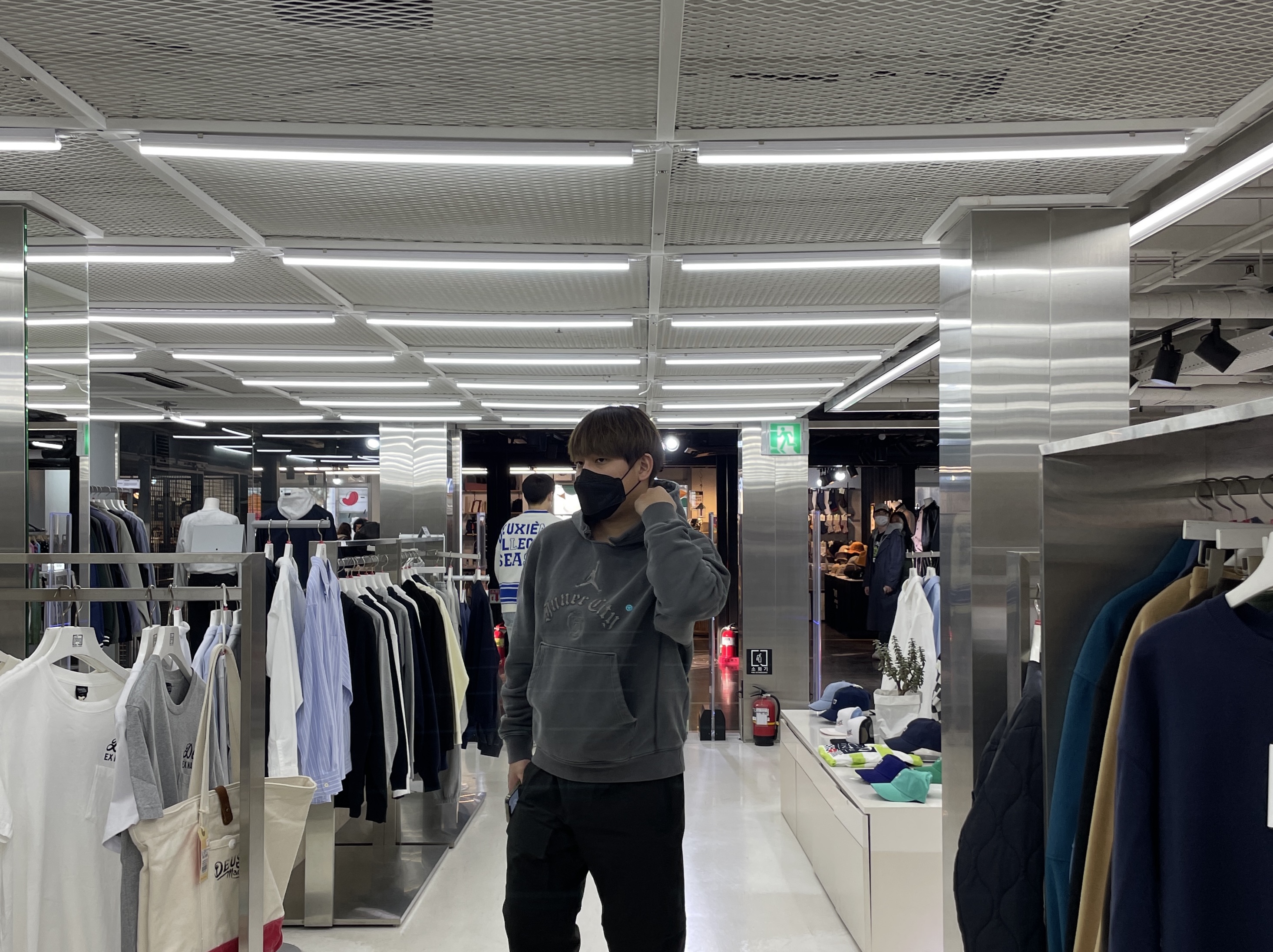 Jordan x Russell Westbrook Honor the Gift Pullover Hoodie - Asia, Palace Gore-Tex Zip Off Cargos Black - 21SS 착용 스타일 - 2