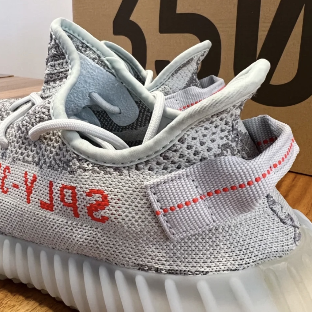 Adidas Yeezy Boost 350 V2 Blue Tint 2017 착용 스타일 - 5