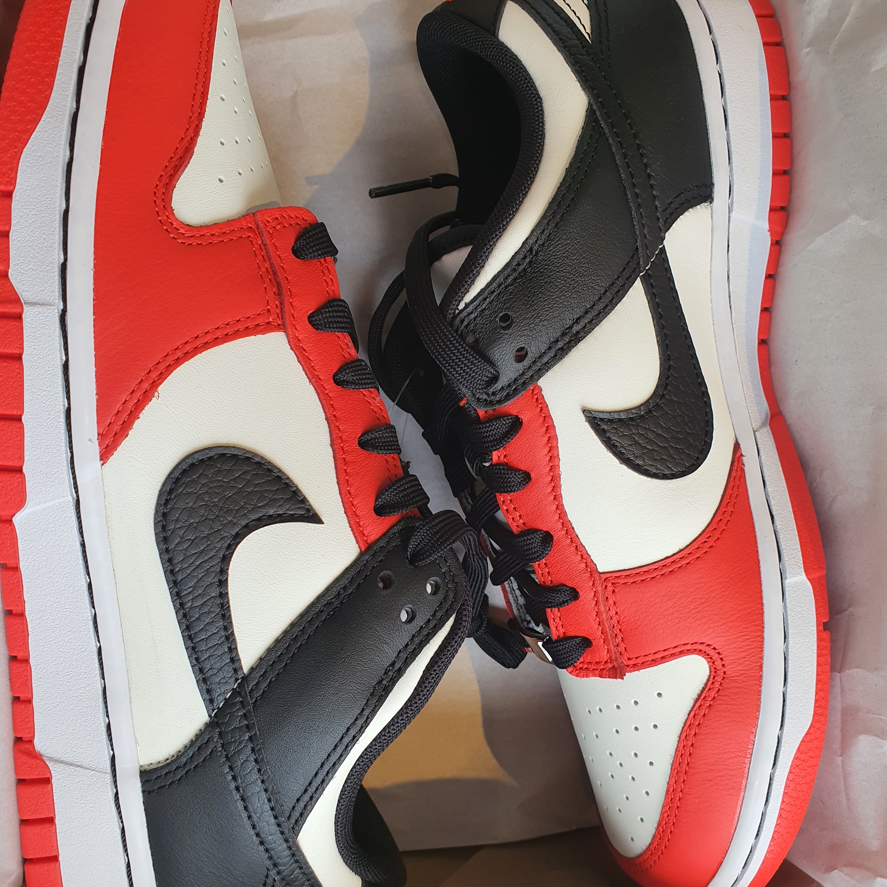 (W) Nike Dunk Low SE Patchwork, Nike x NBA Dunk Low Retro EMB Black and Chile Red 착용 스타일 - 5
