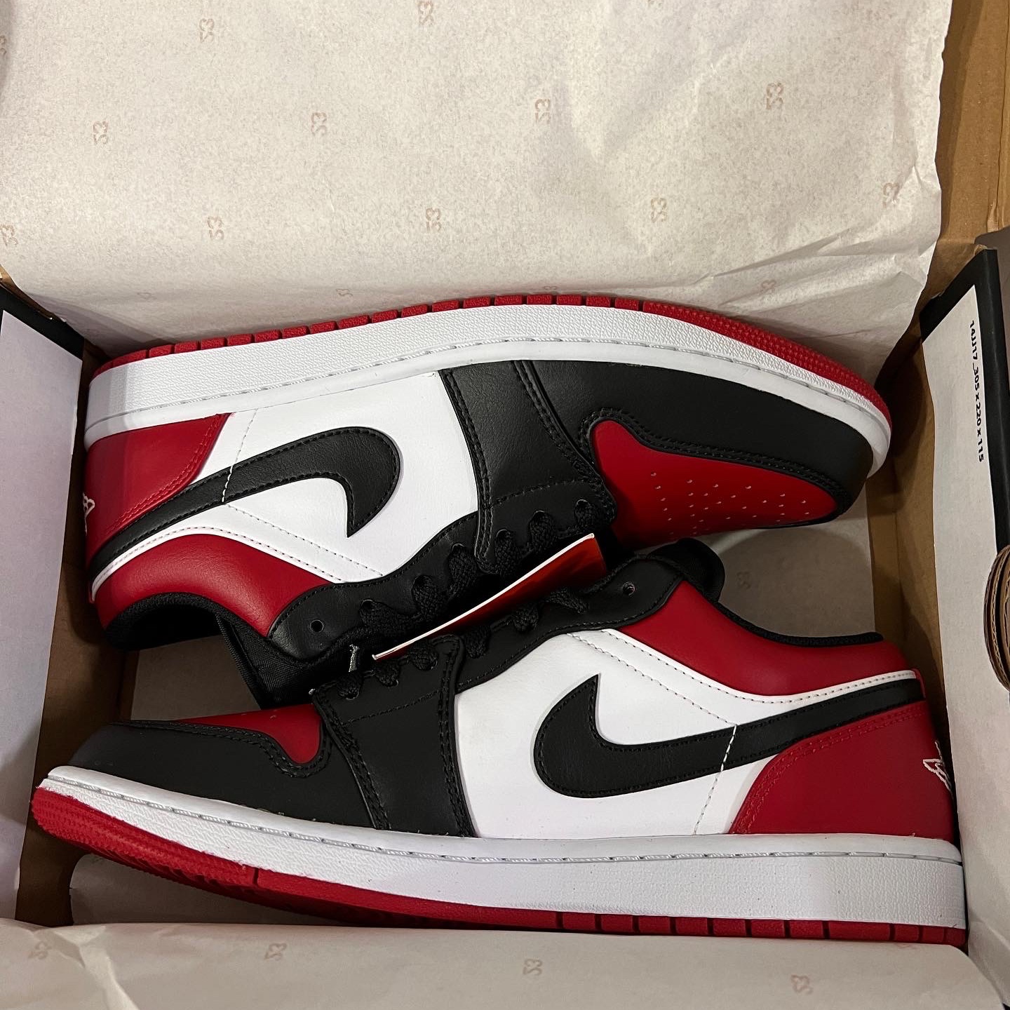 Jordan 1 Low Bred Toe 착용 스타일 - 5