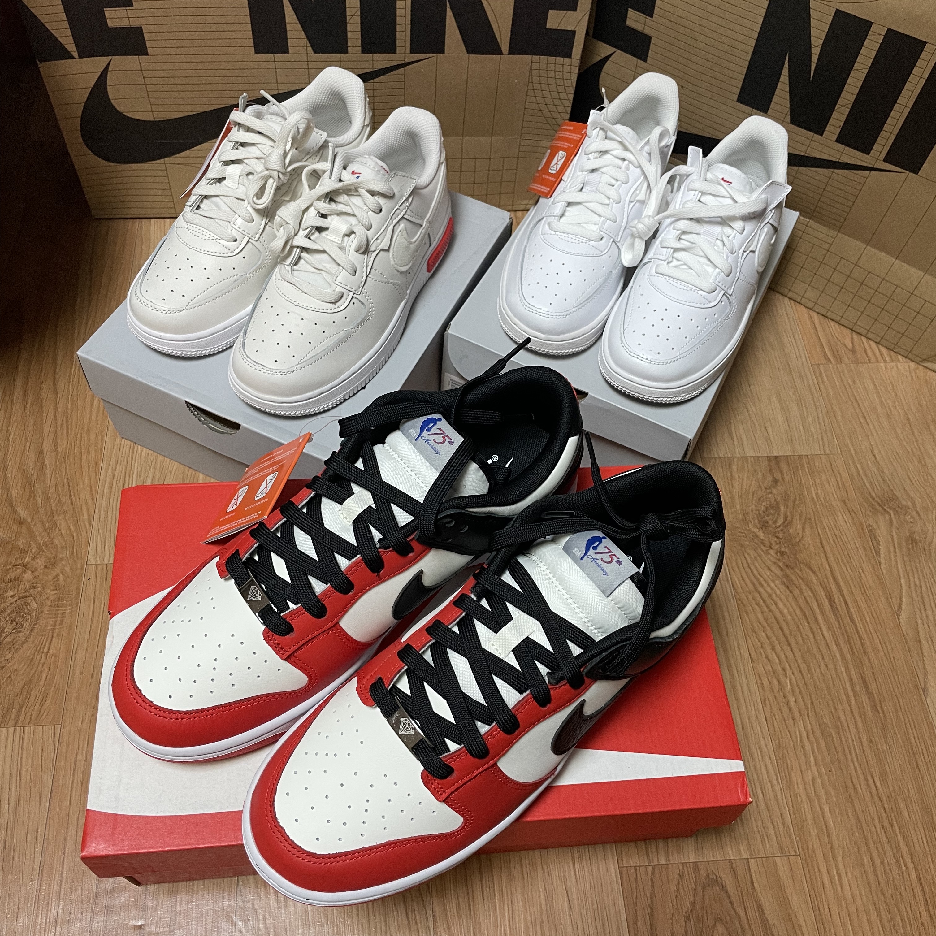 Nike x NBA Dunk Low Retro EMB Black and Chile Red, (PS) Nike Air Force 1 Fontanka Phantom White 착용 스타일