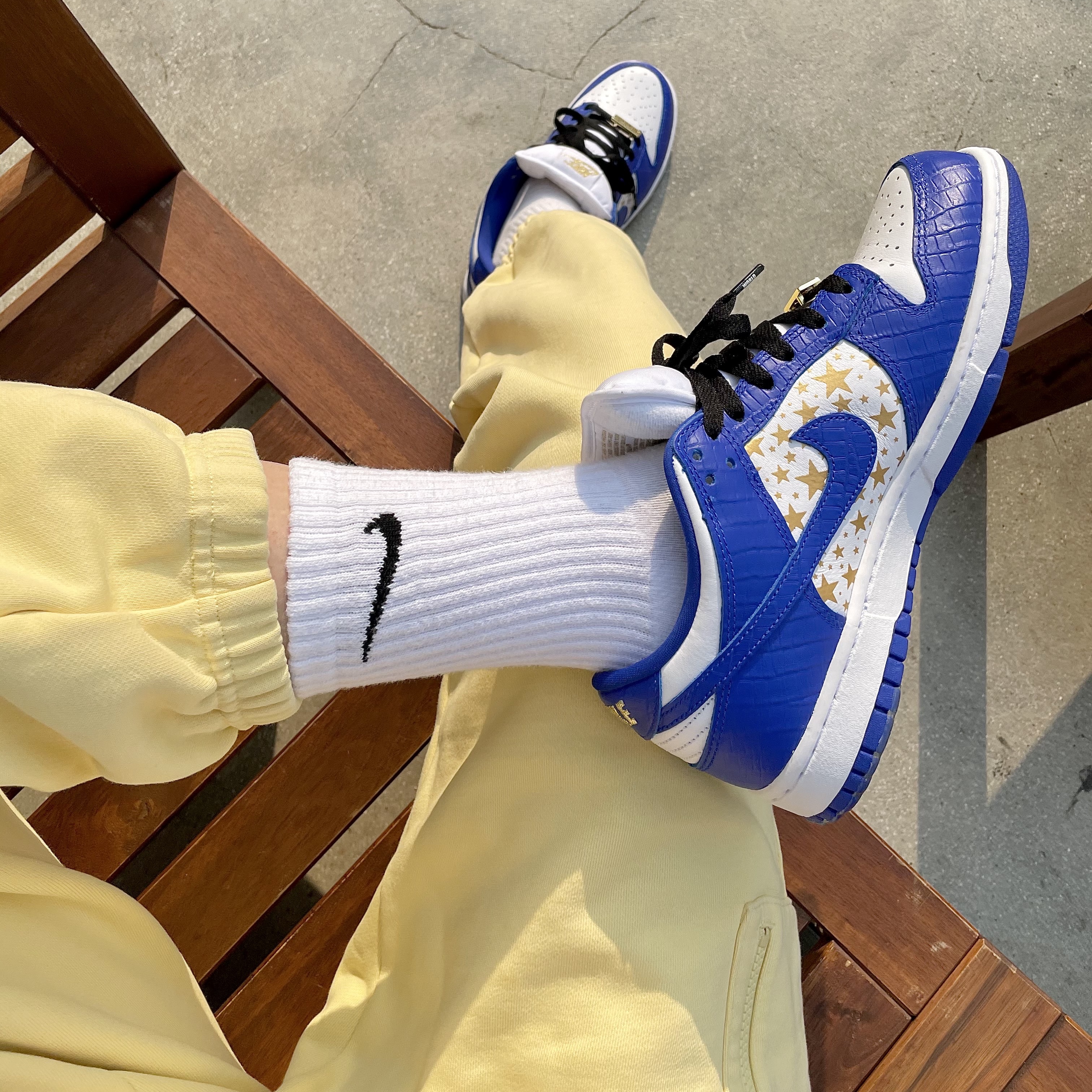 Nike x Supreme SB Dunk Low Hyper Blue, Supreme x Nike Cotton Twill Shirt Blue Stripe - 21SS 착용 스타일 - 2