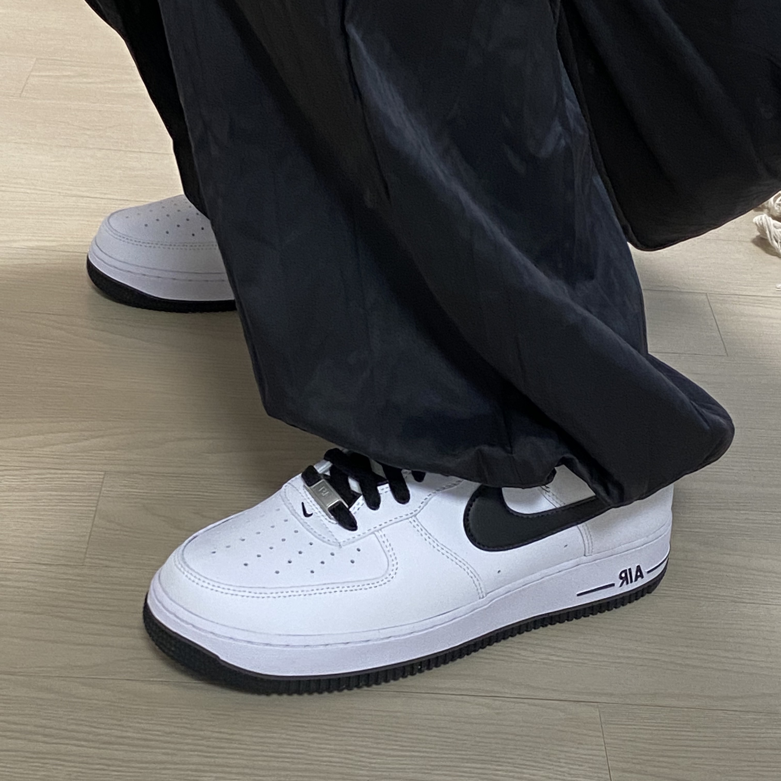 Nike Air Force 1 '07 White Black 착용 스타일 - 1