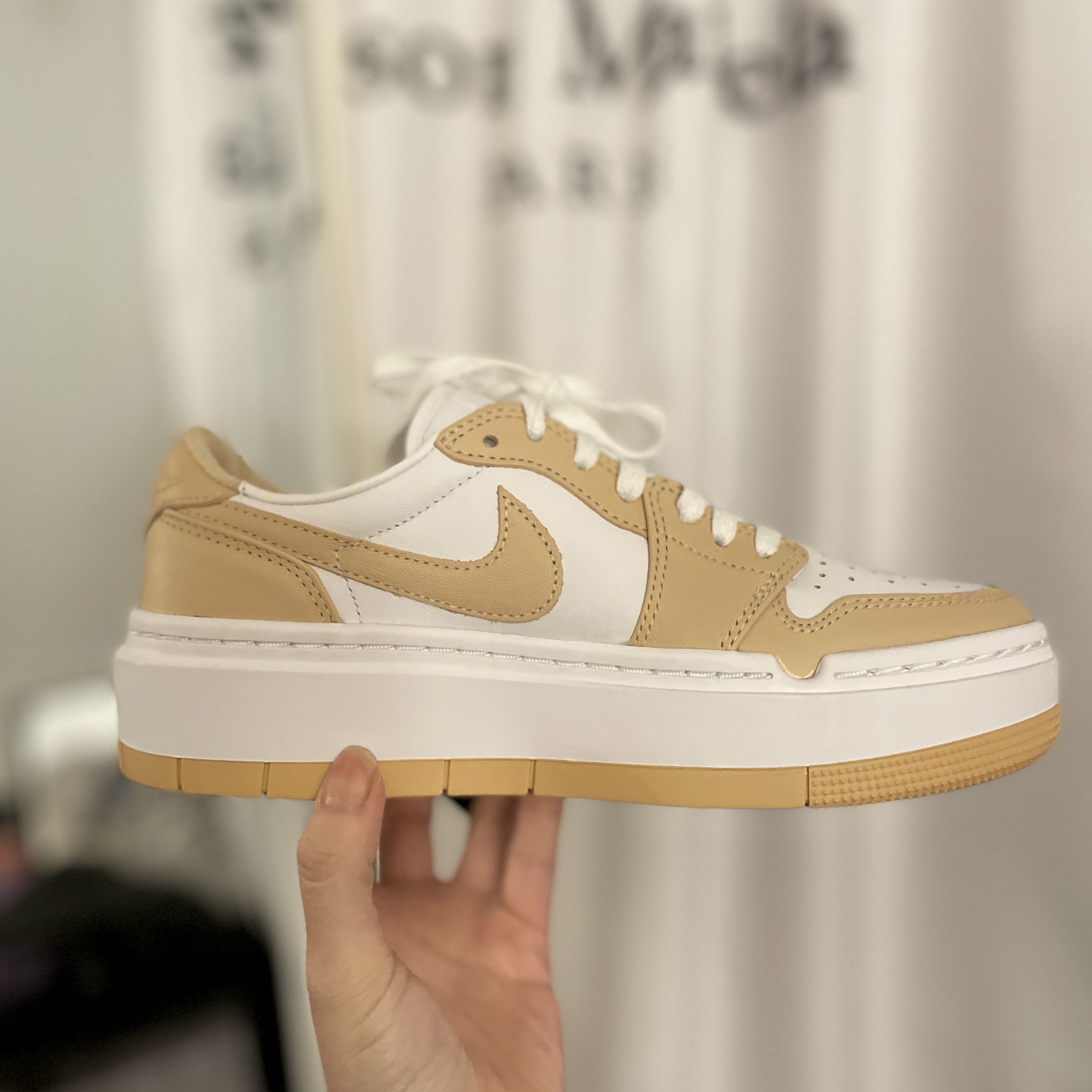 (W) Jordan 1 Elevate Low White Onyx 착용 스타일 - 1