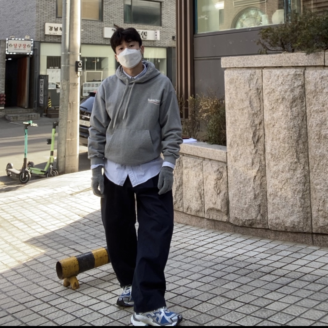 Balenciaga Runner Sneakers Blue White 착용 스타일