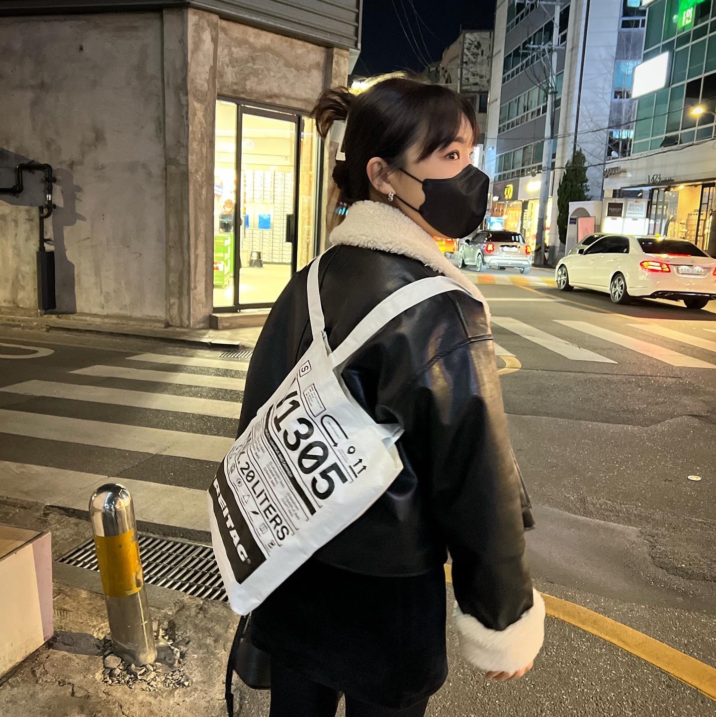 Maison Margiela 5AC Micro Bag Black 착용 스타일 - 3