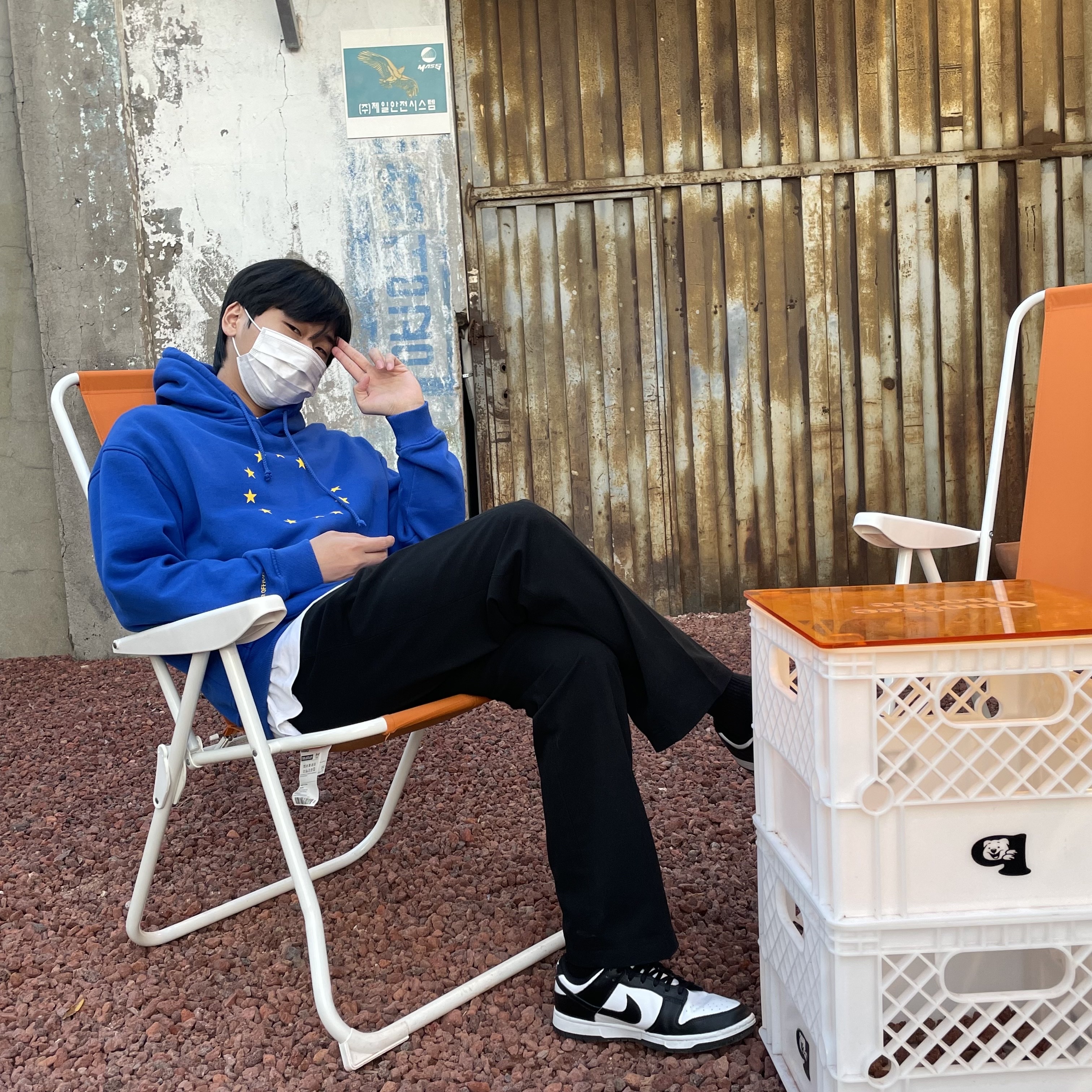 Nike Dunk Low Retro Black, Souvenir Official Eunify Classic Hoodie Blue 착용 스타일