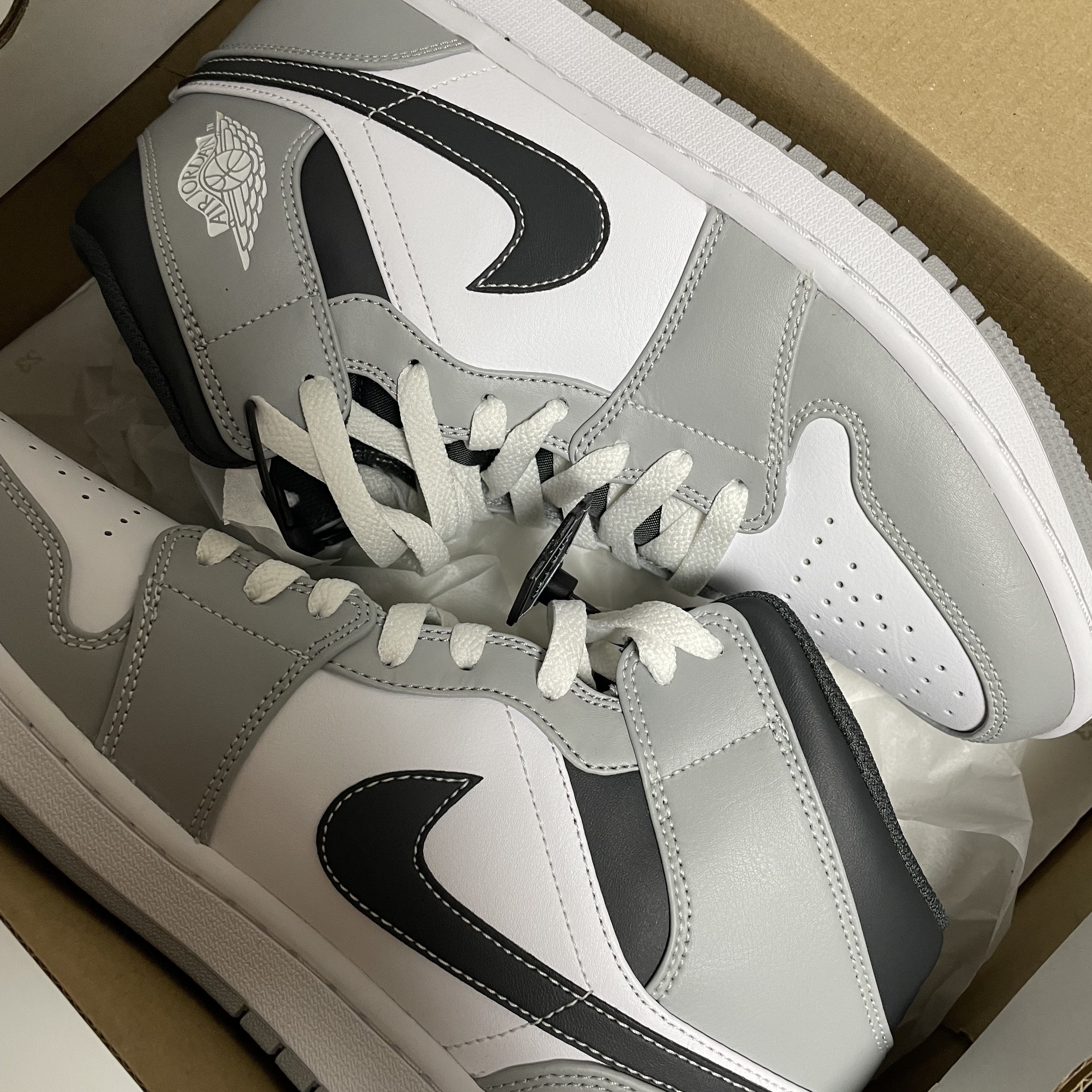 Jordan 1 Mid Light Smoke Grey Anthracite 착용 스타일