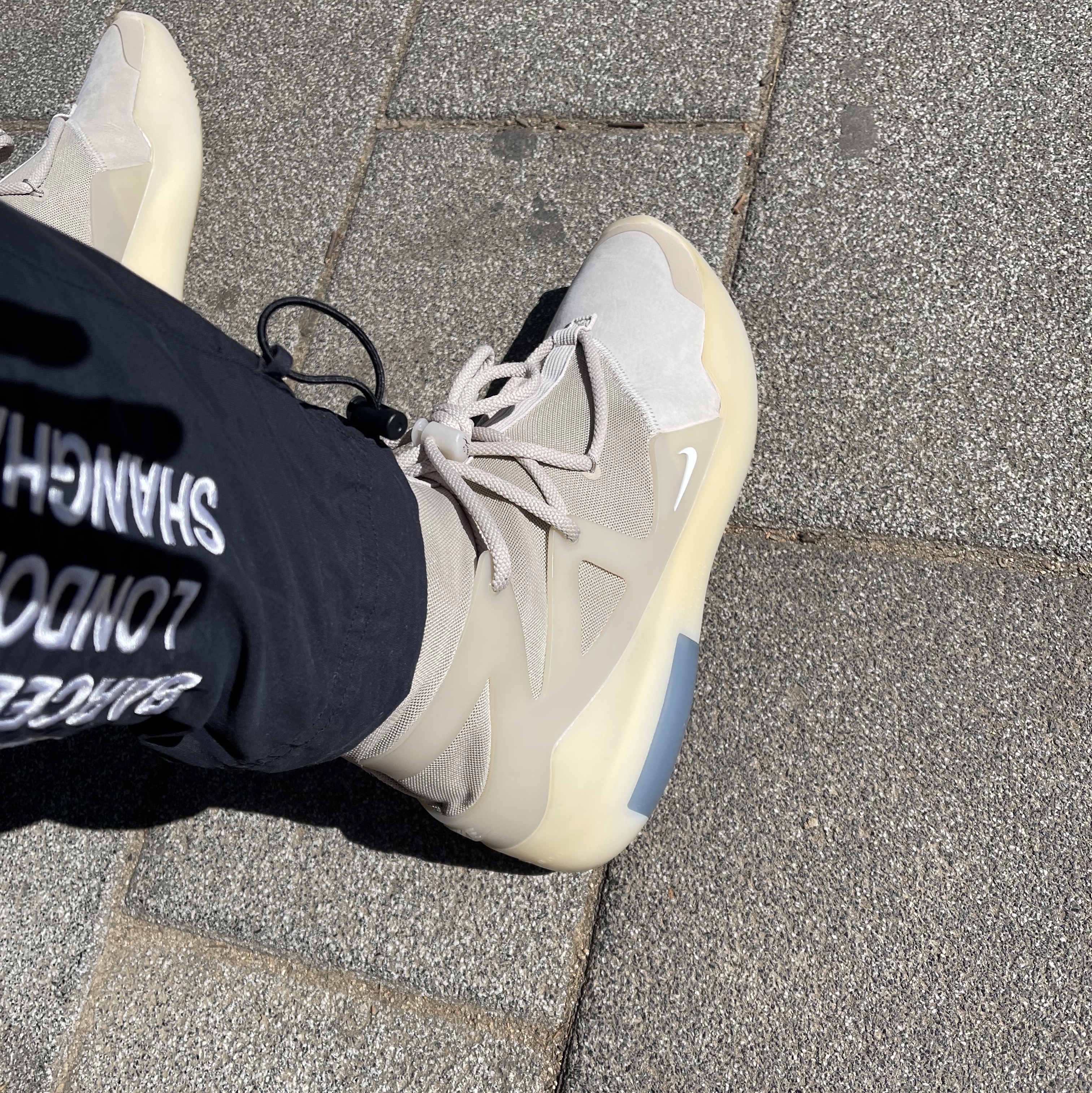 Nike x Fear of God Air Fear of God 1 Oatmeal 착용 스타일 - 2